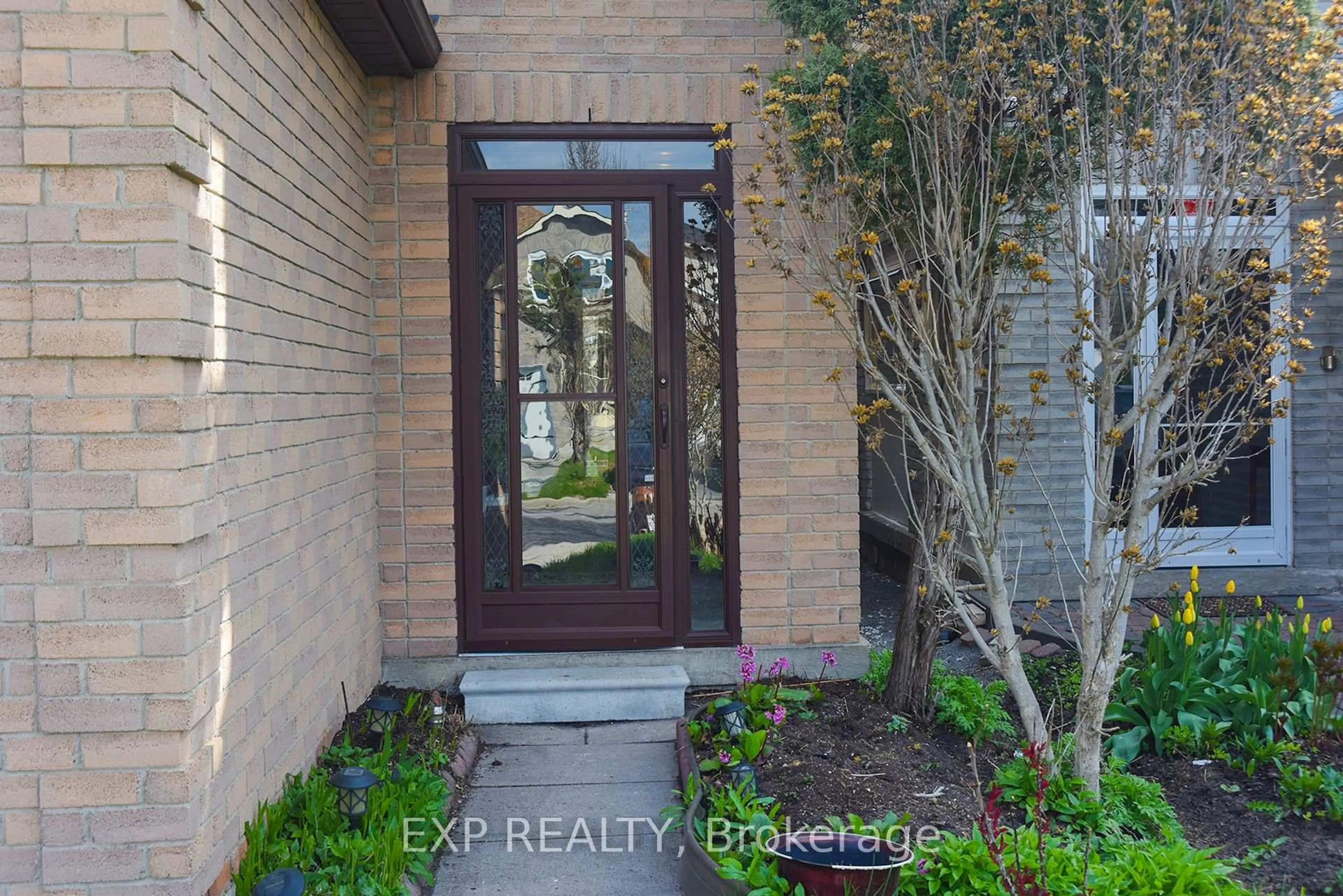 Indoor entryway for 75 Dairis Cres, Markham Ontario L3S 1T4