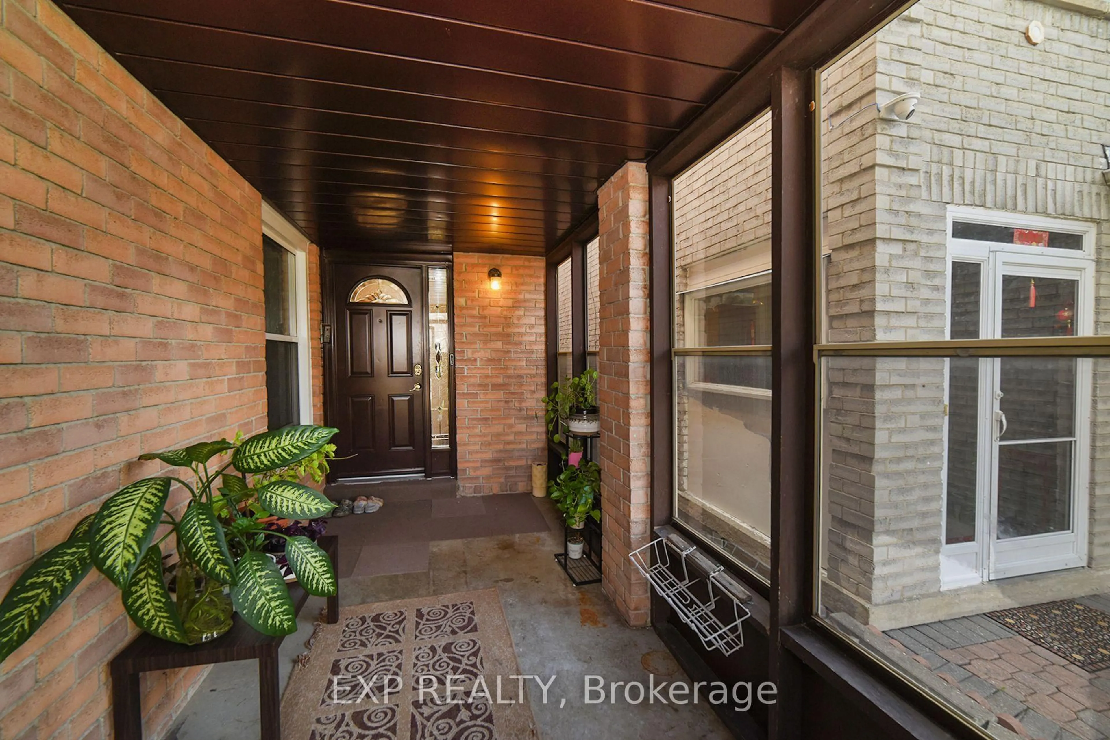 Indoor entryway for 75 Dairis Cres, Markham Ontario L3S 1T4
