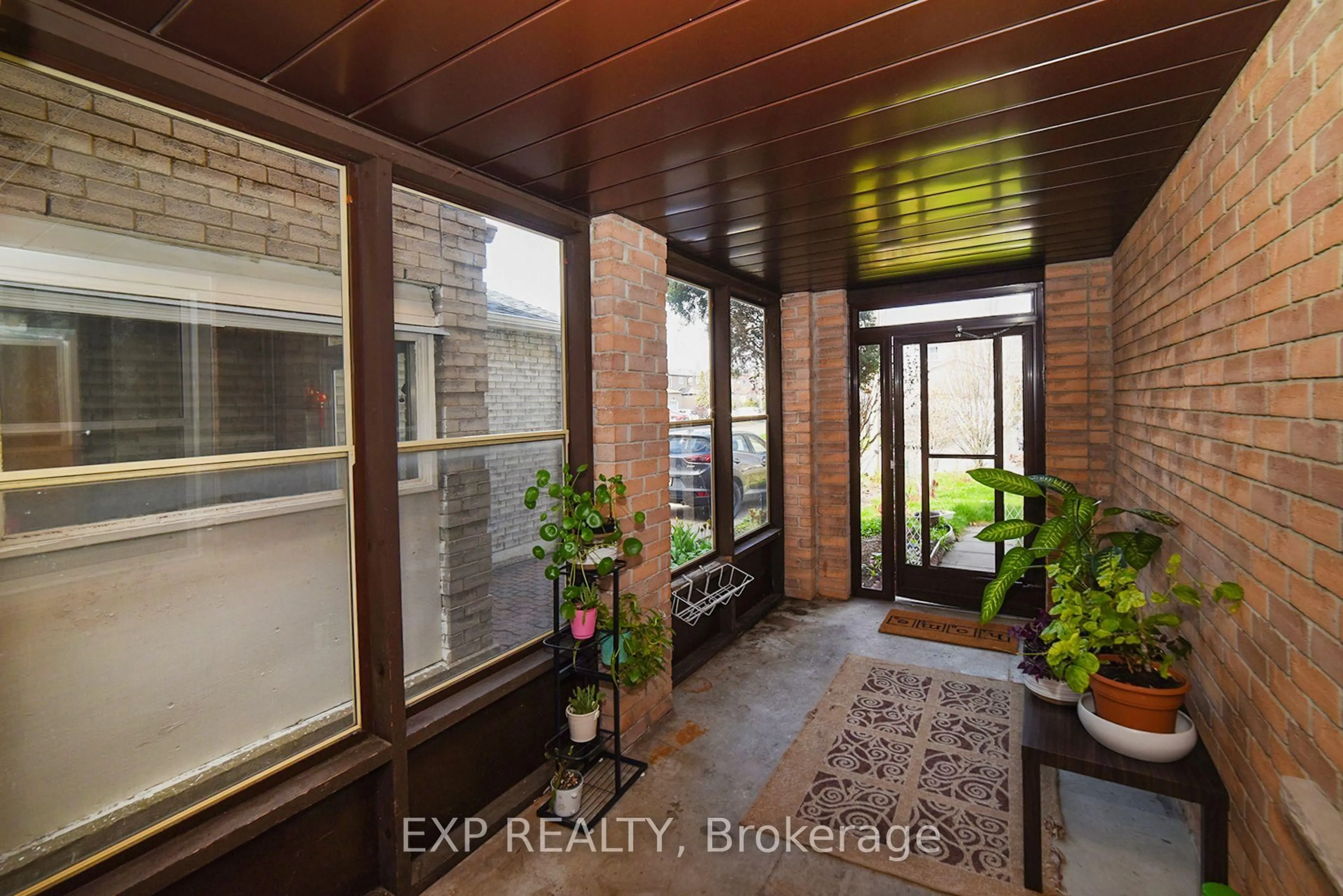Indoor entryway for 75 Dairis Cres, Markham Ontario L3S 1T4