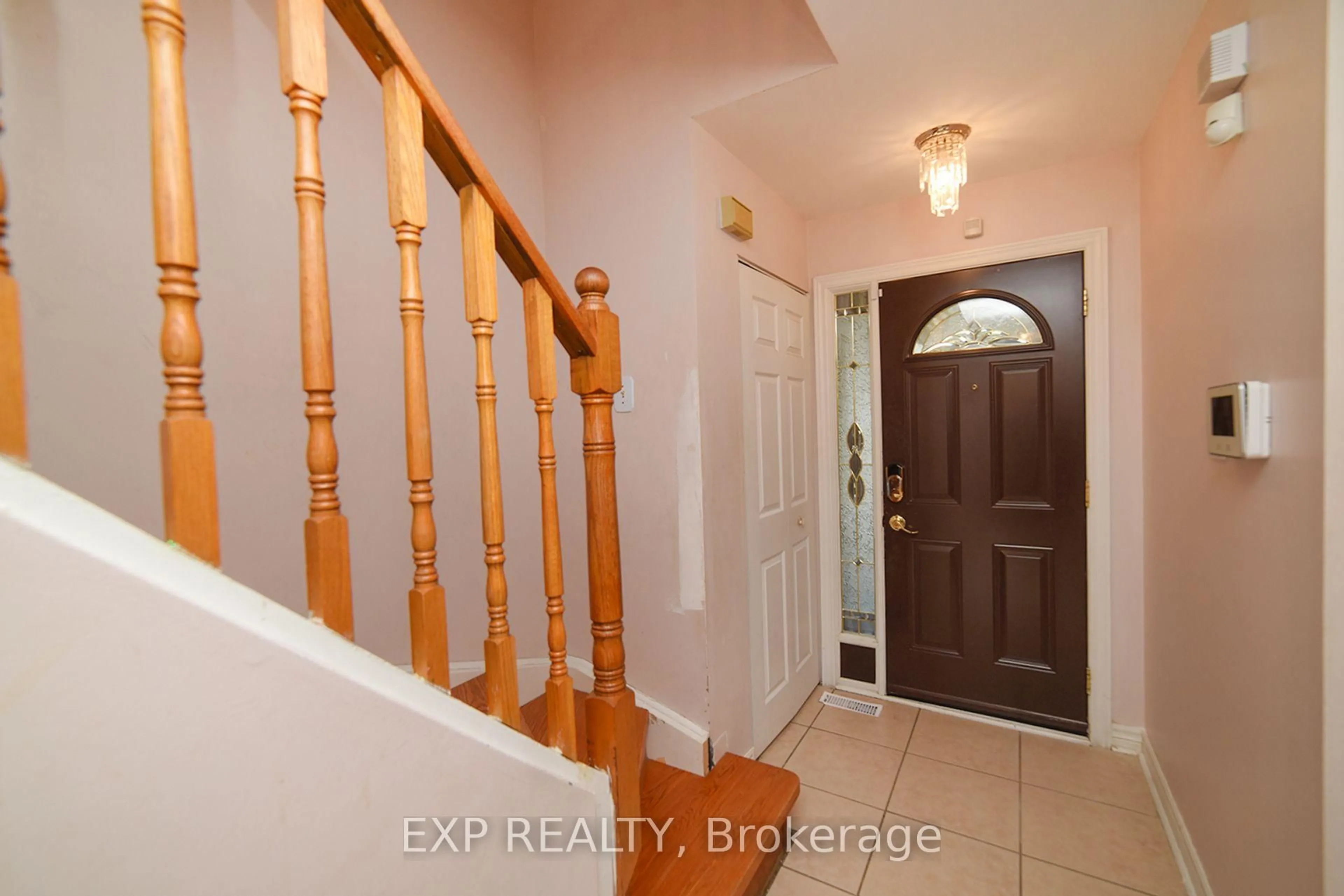 Indoor entryway for 75 Dairis Cres, Markham Ontario L3S 1T4