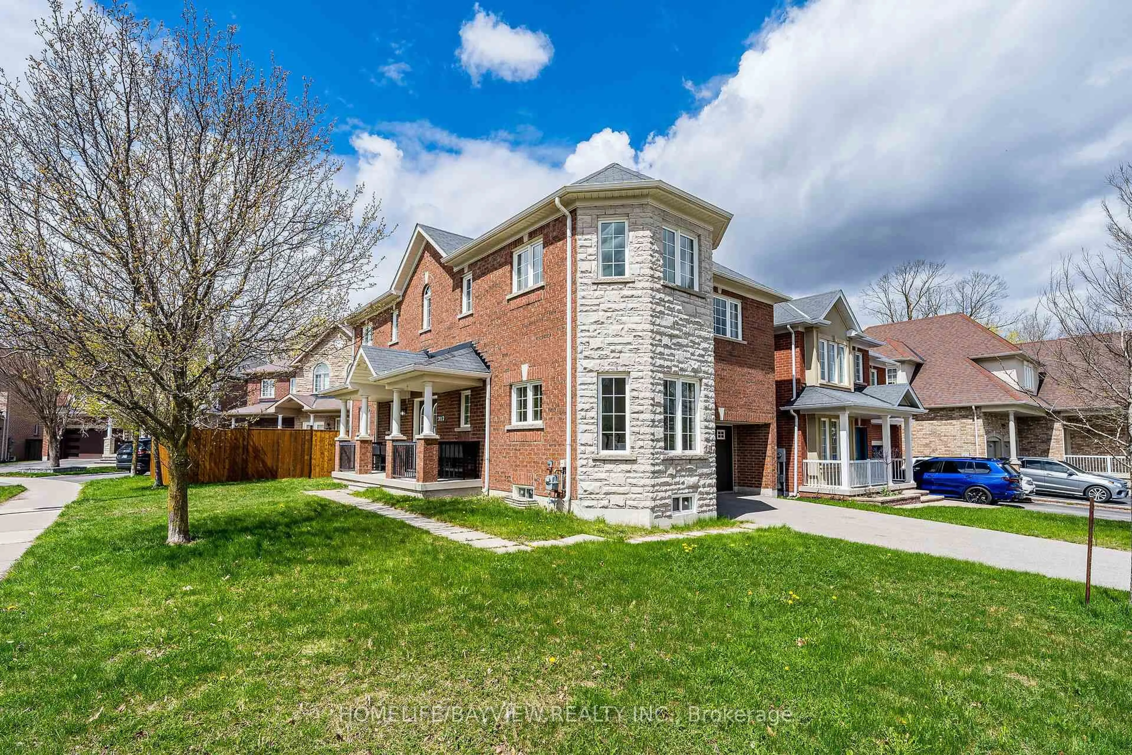 Home with brick exterior material, street for 212 Ray Snow Blvd, Newmarket Ontario L3X 3J3