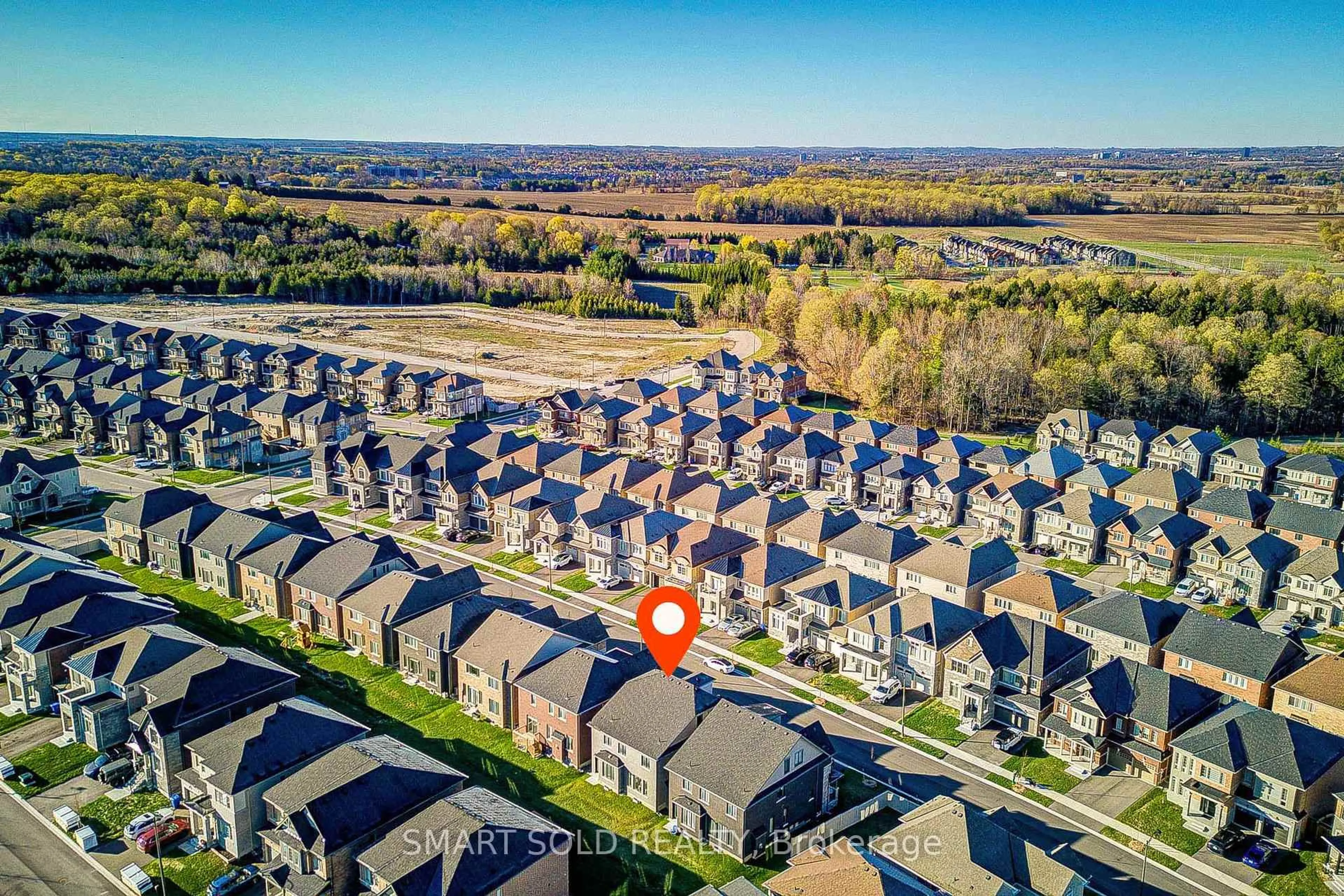 A pic from outside/outdoor area/front of a property/back of a property/a pic from drone, street for 91 Angus Morton Cres, East Gwillimbury Ontario L9N 1S4