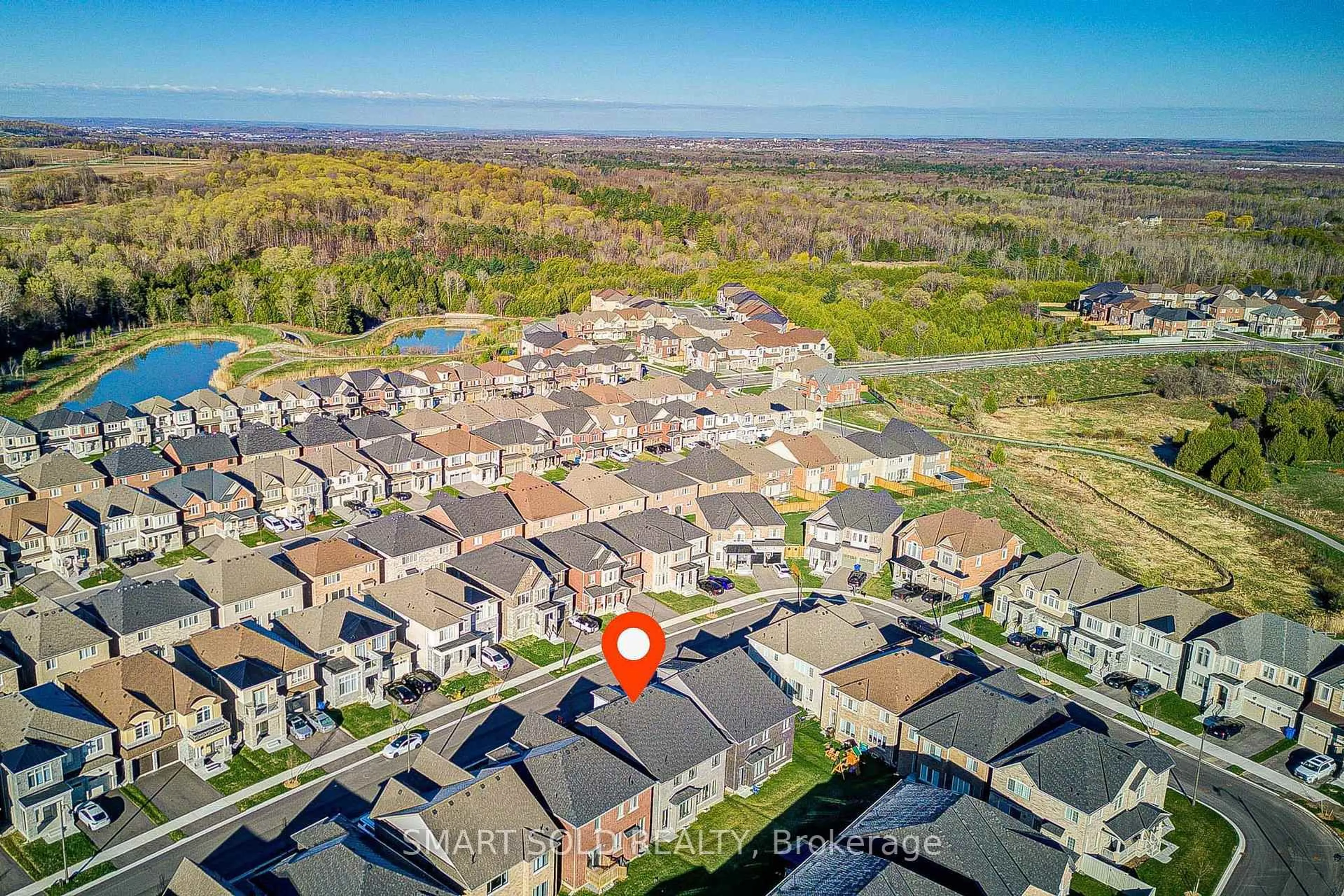A pic from outside/outdoor area/front of a property/back of a property/a pic from drone, water/lake/river/ocean view for 91 Angus Morton Cres, East Gwillimbury Ontario L9N 1S4