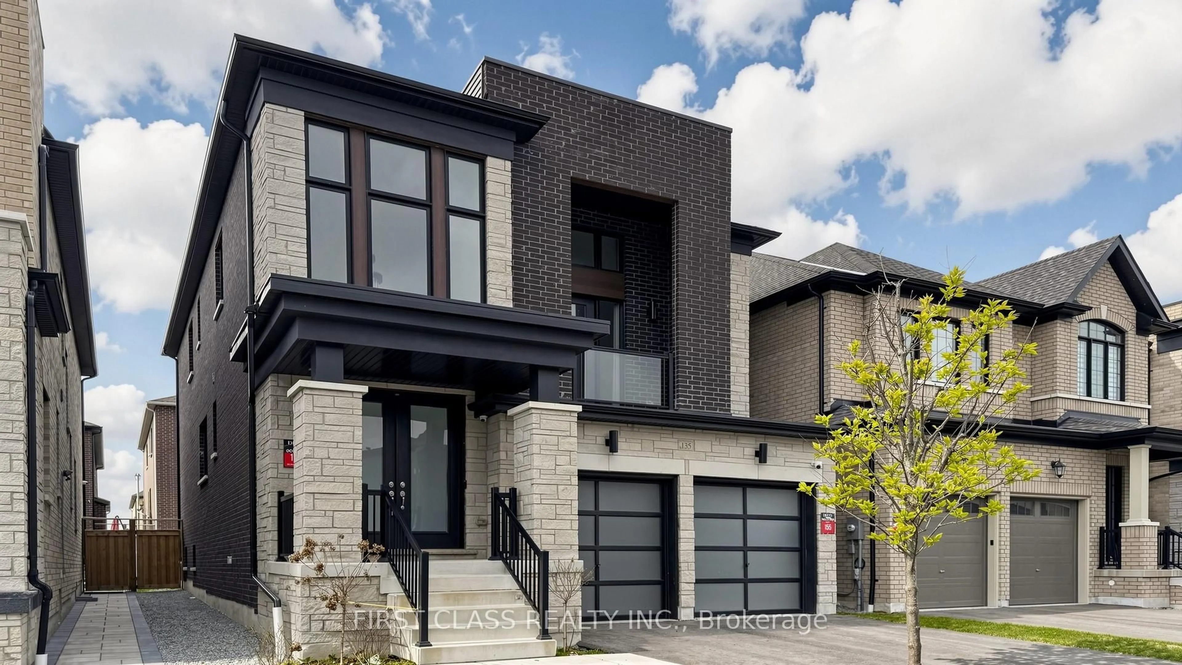 Home with brick exterior material, street for 135 Markview Rd, Whitchurch-Stouffville Ontario L4A 5B2