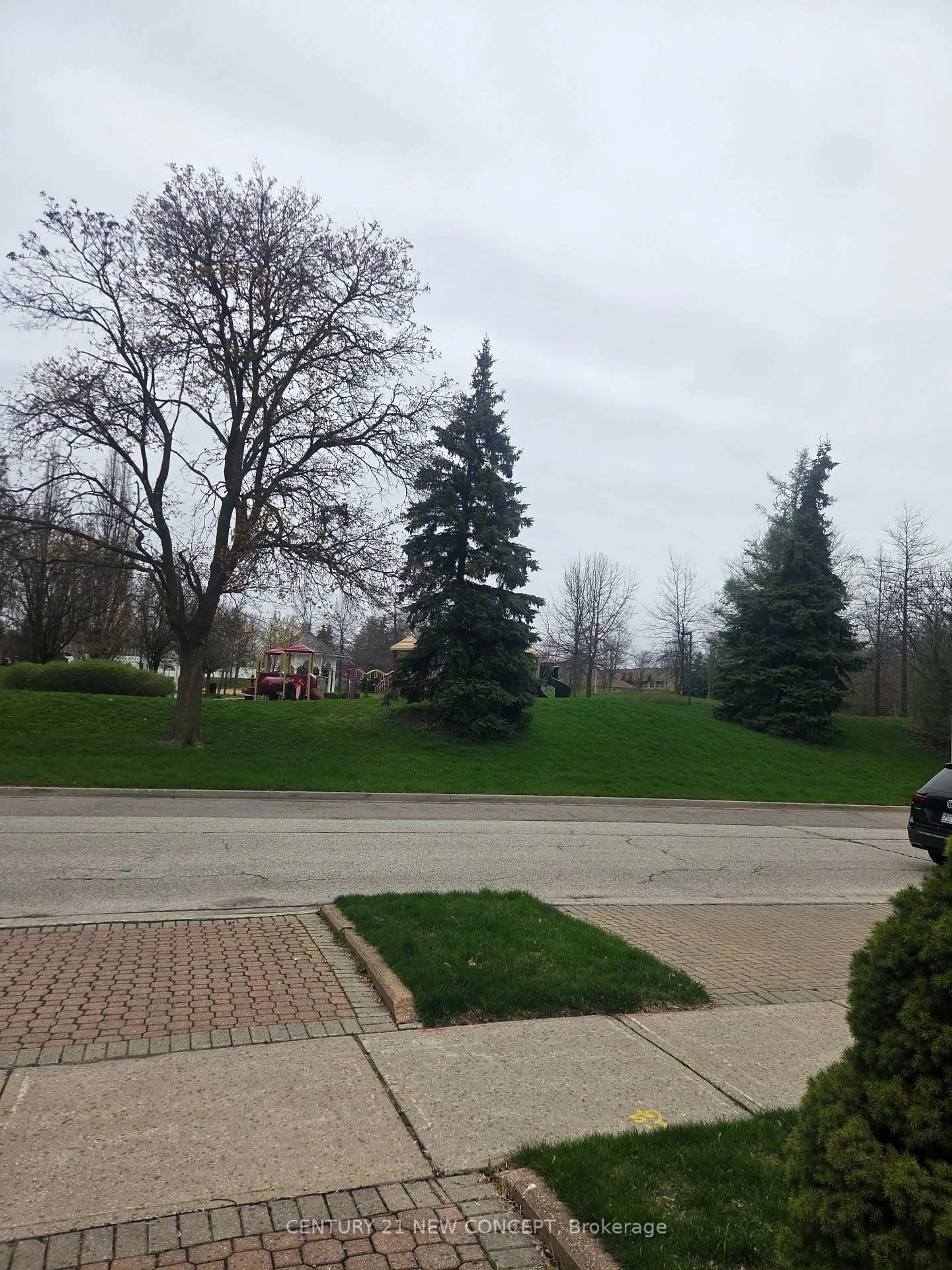 Blurry image for 74 Dunsmore Cres, Richmond Hill Ontario L4C 0C5