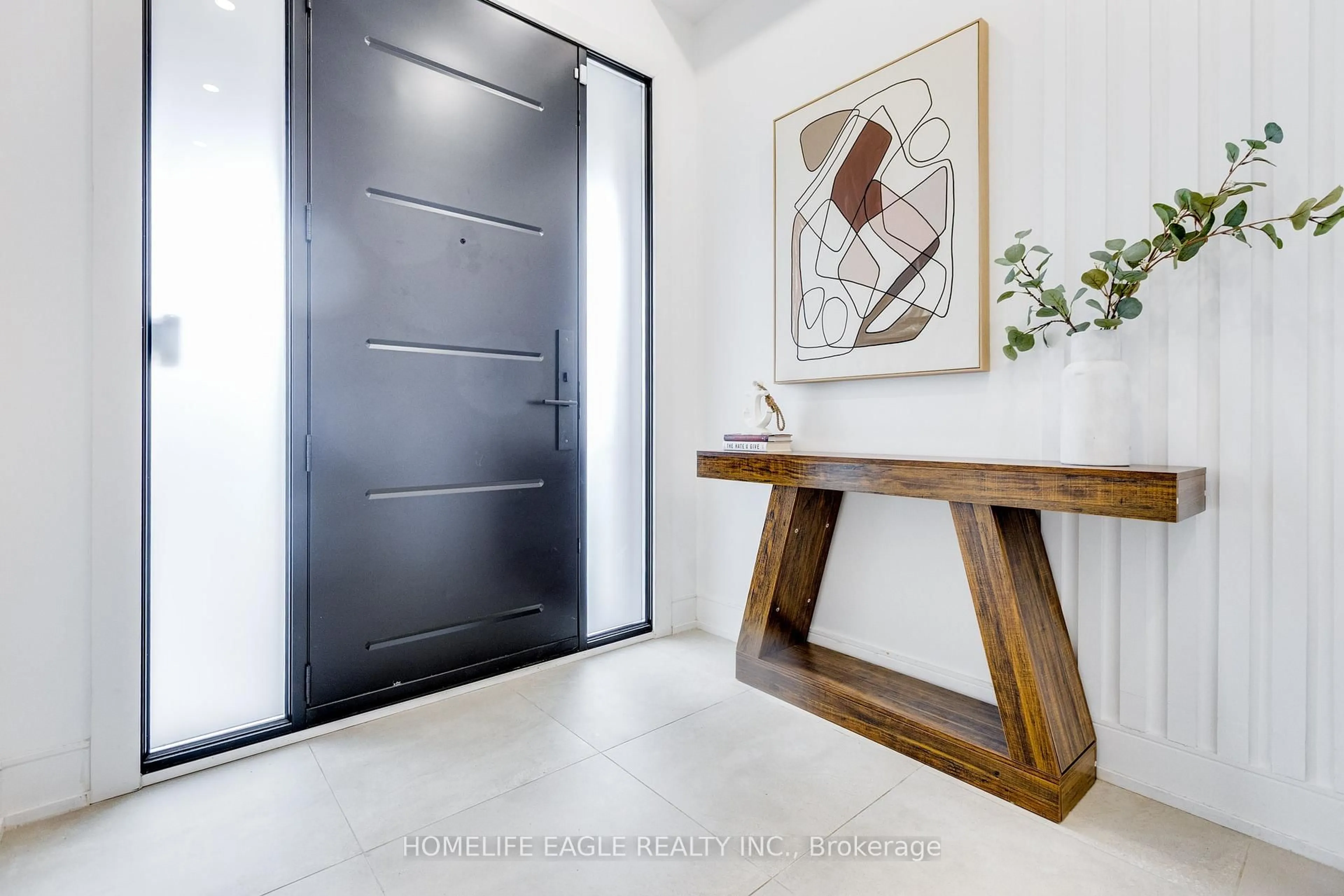 Indoor entryway for 10 Big Hill Cres, Vaughan Ontario L6A 4S1