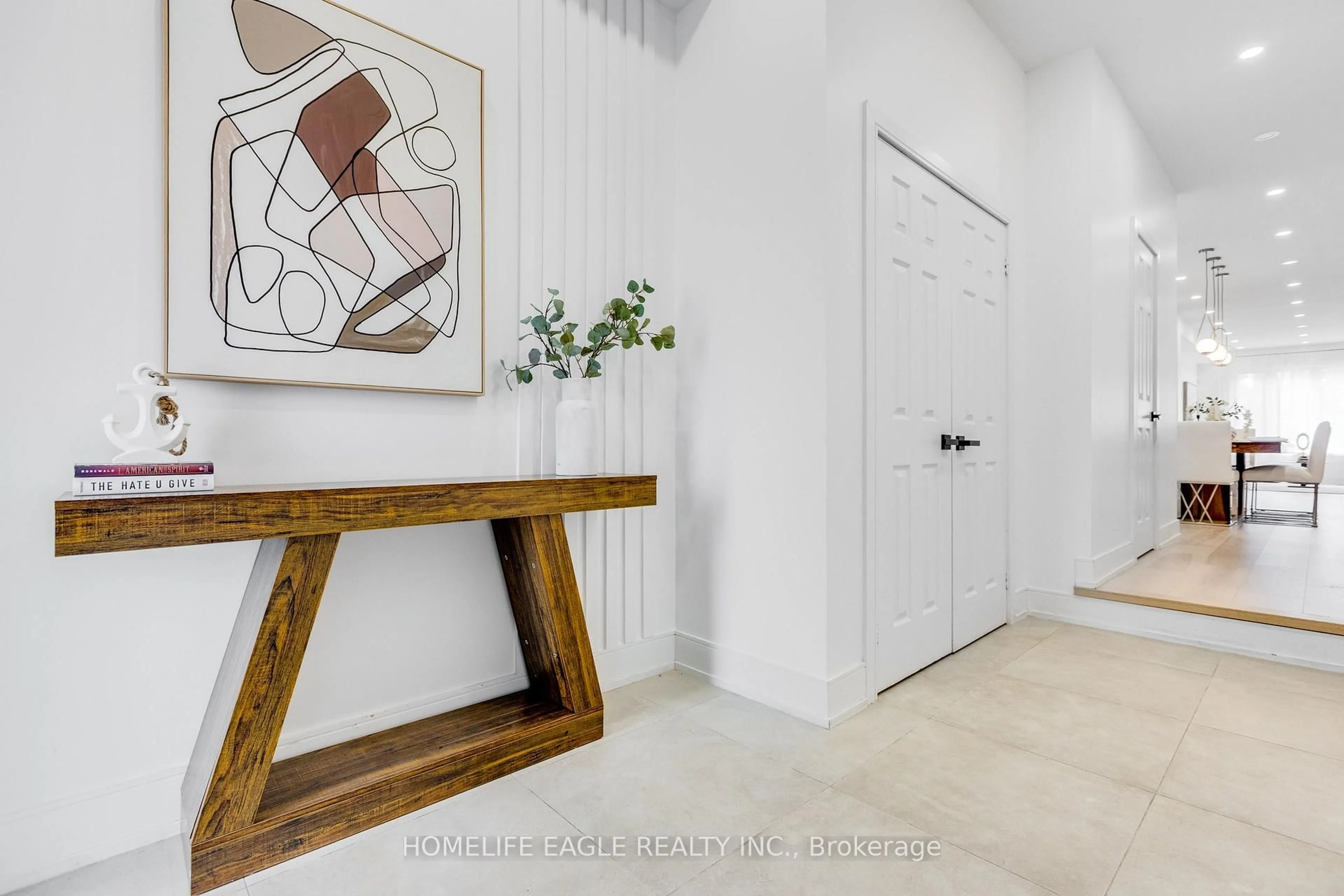 Indoor entryway for 10 Big Hill Cres, Vaughan Ontario L6A 4S1