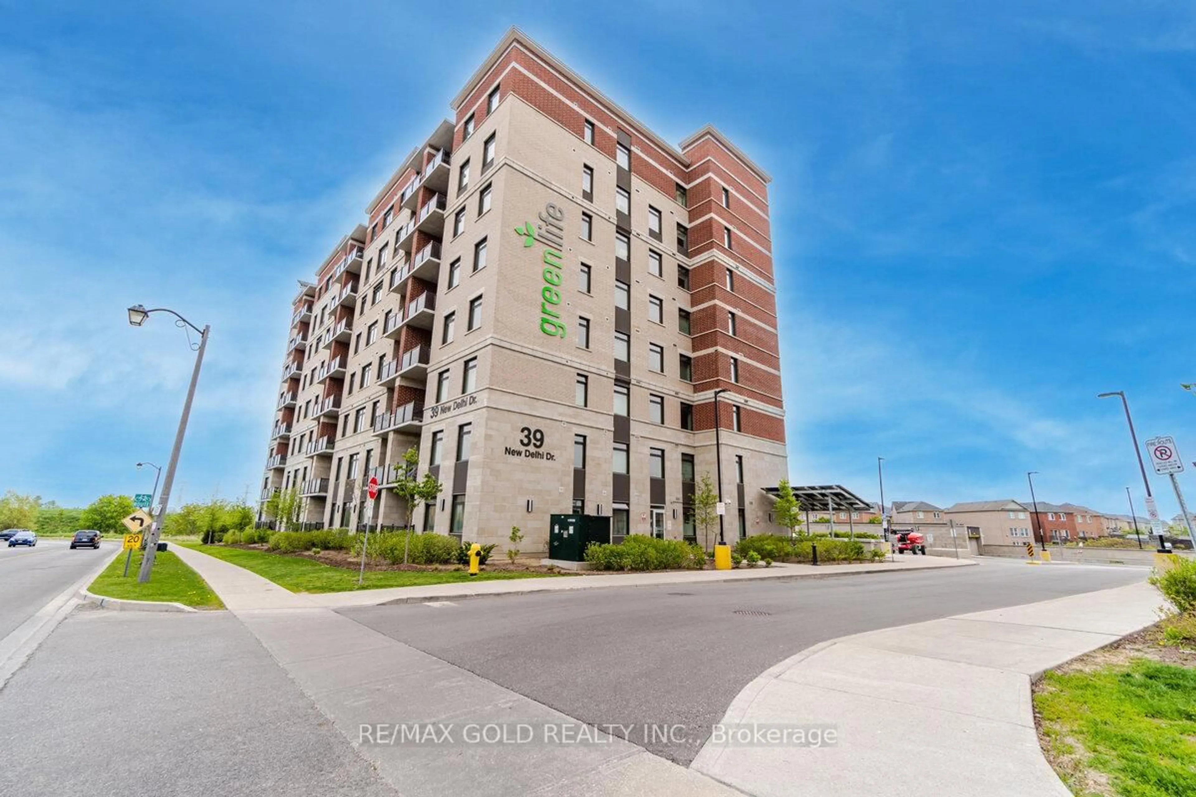 A pic from outside/outdoor area/front of a property/back of a property/a pic from drone, building for 39 New Delhi Dr #601, Markham Ontario L3S 0E1