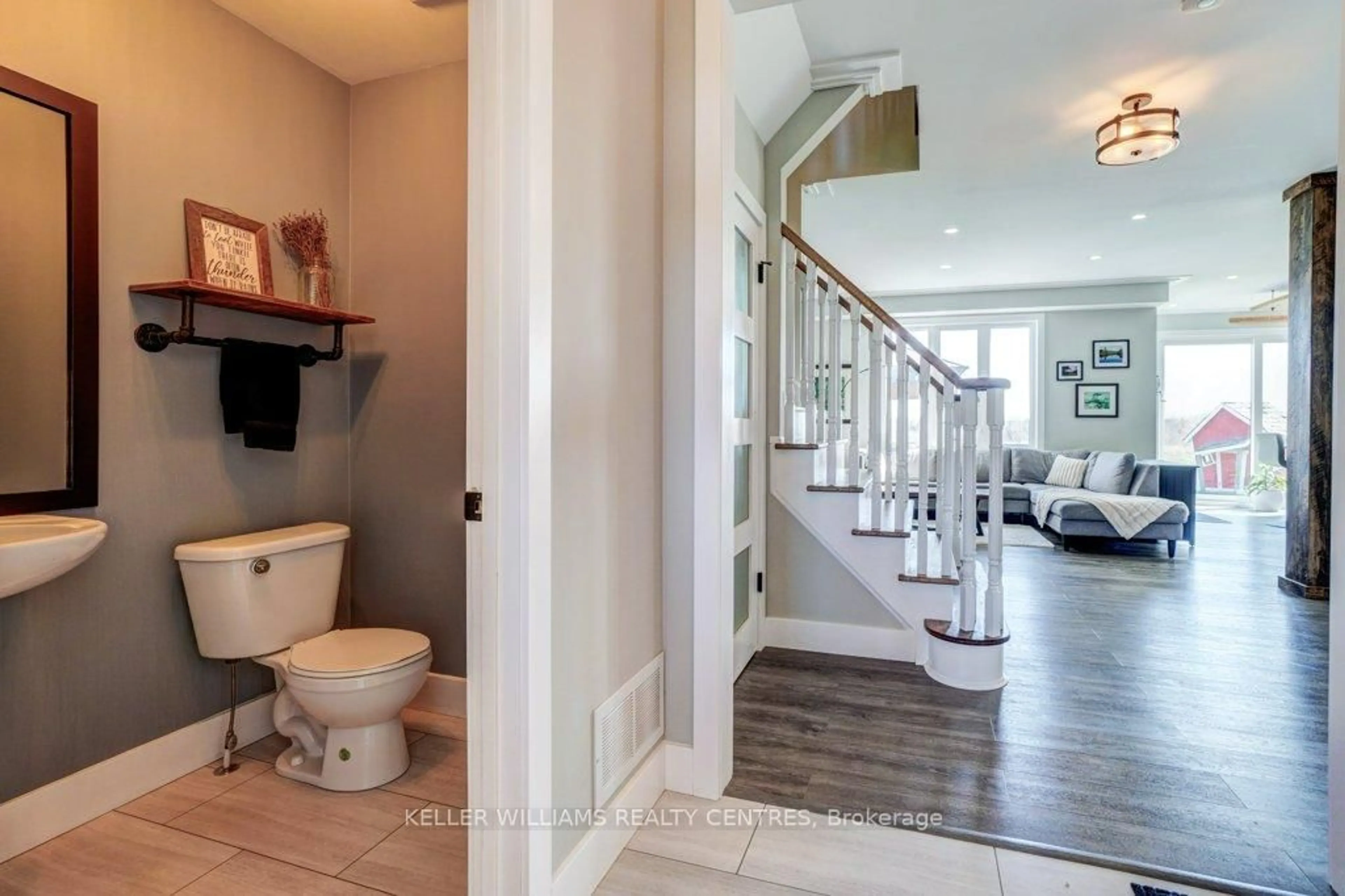Indoor entryway for 88 Albert St, Brock Ontario L0E 1E0