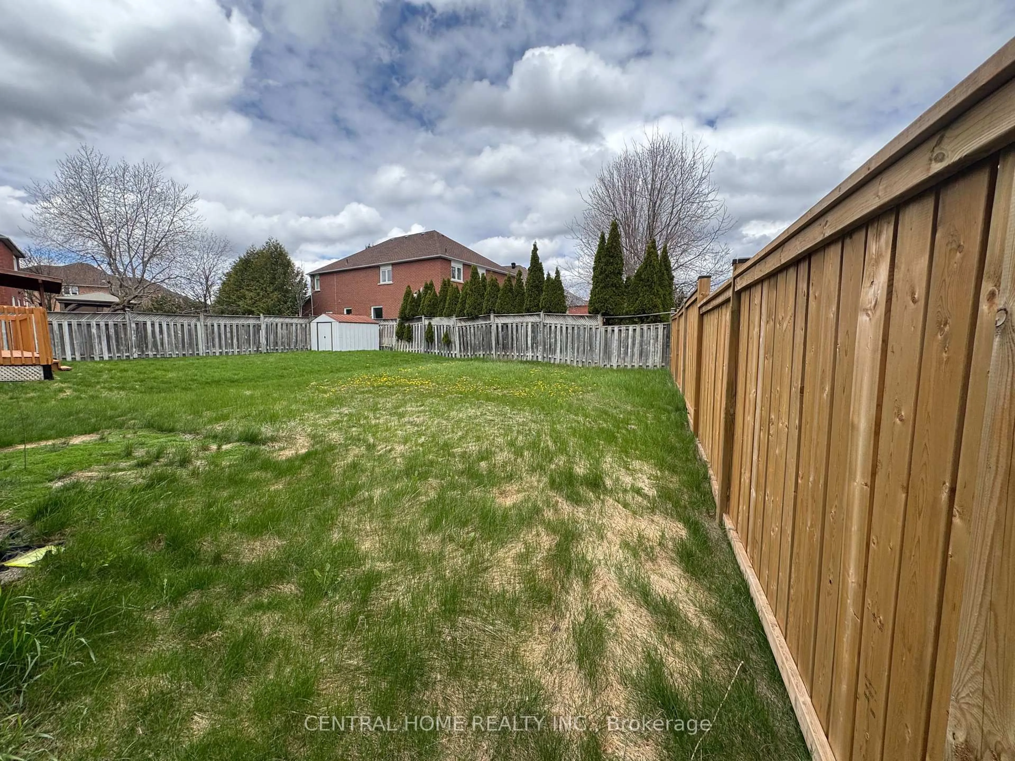 A pic from outside/outdoor area/front of a property/back of a property/a pic from drone, unknown for 10 Cedarhurst Dr, Richmond Hill Ontario L4S 1B7
