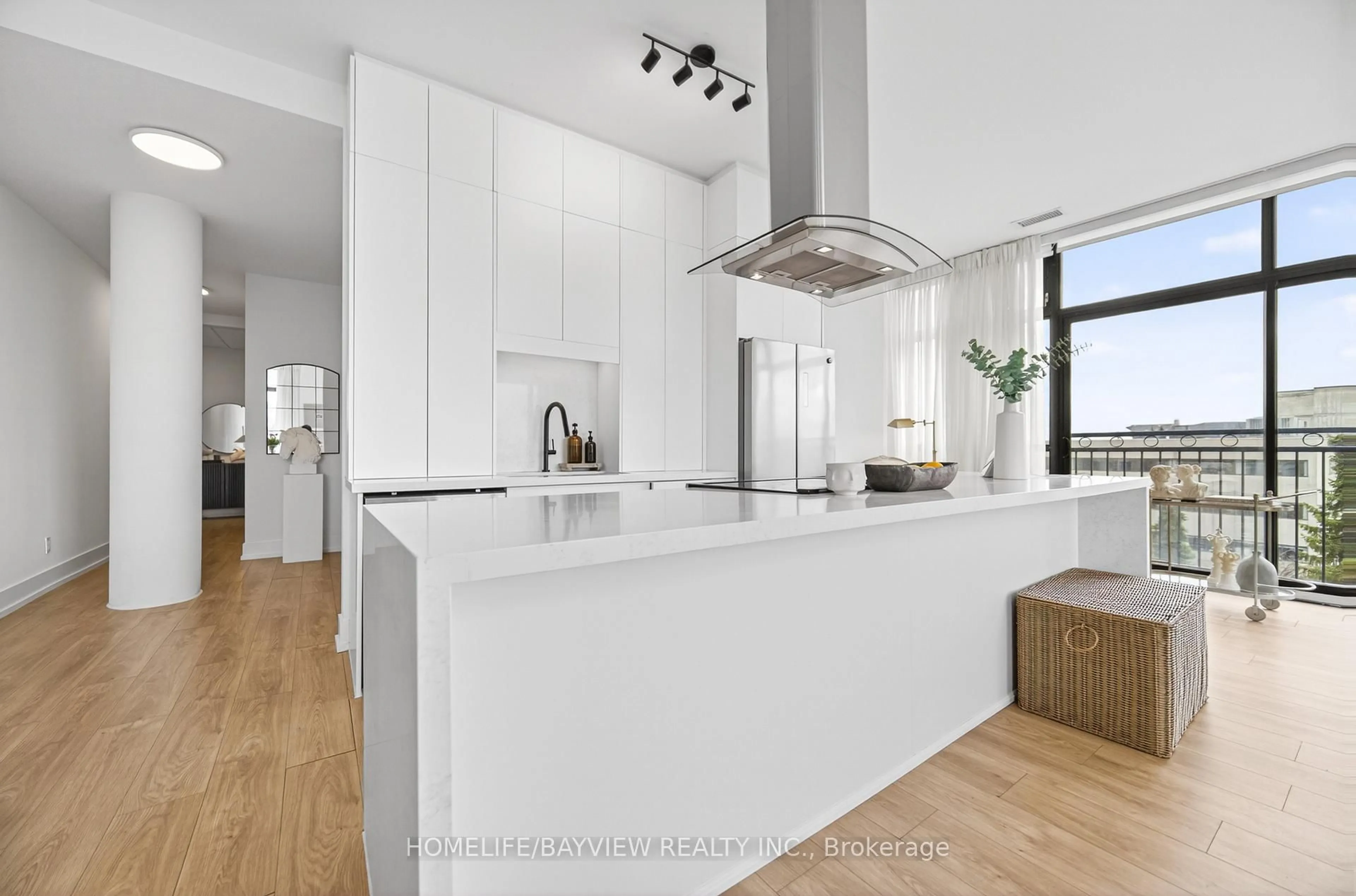 Open concept kitchen, unknown for 10376 Yonge St #405, Richmond Hill Ontario L4C 3B8