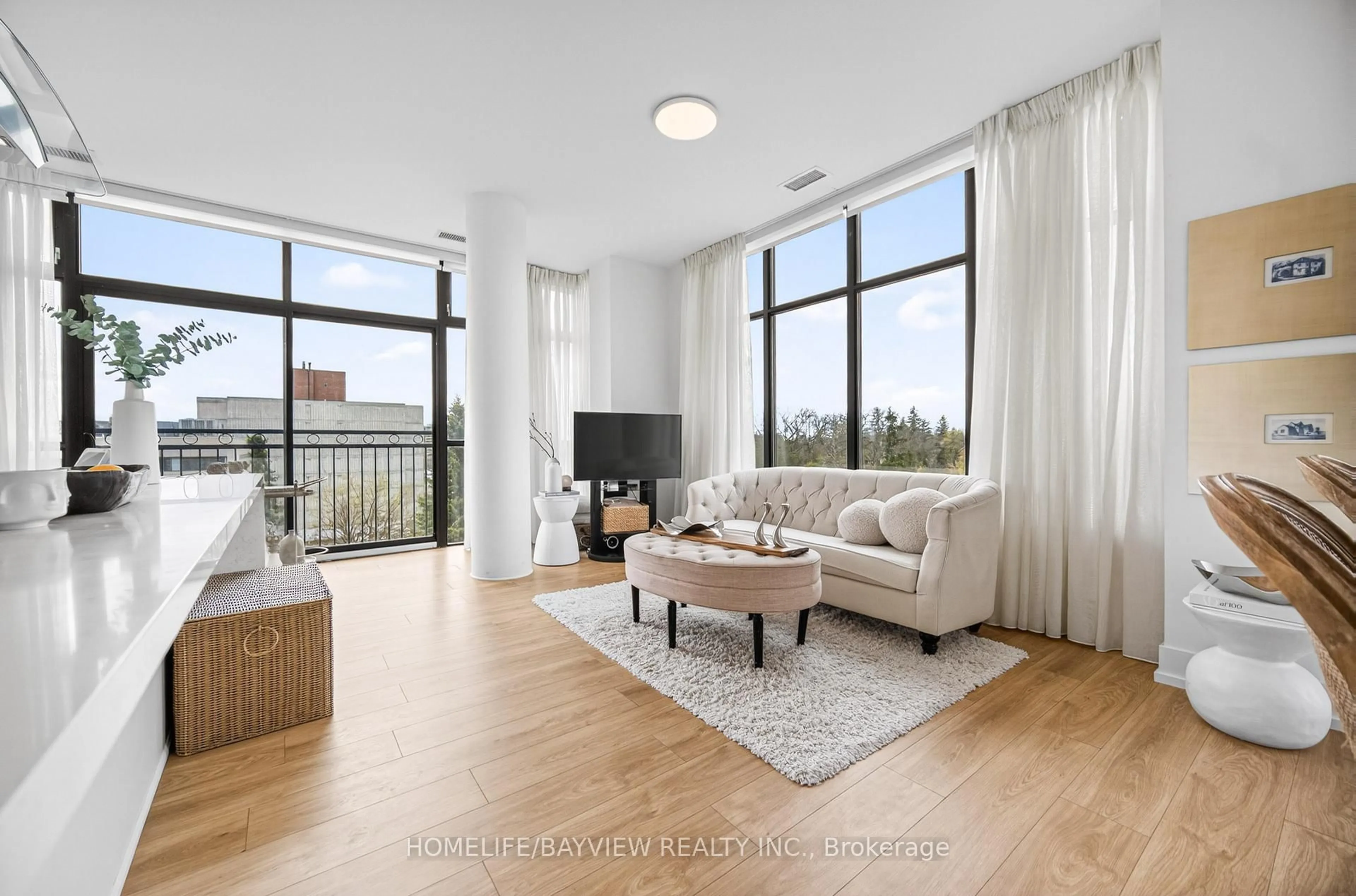 Living room with furniture, unknown for 10376 Yonge St #405, Richmond Hill Ontario L4C 3B8