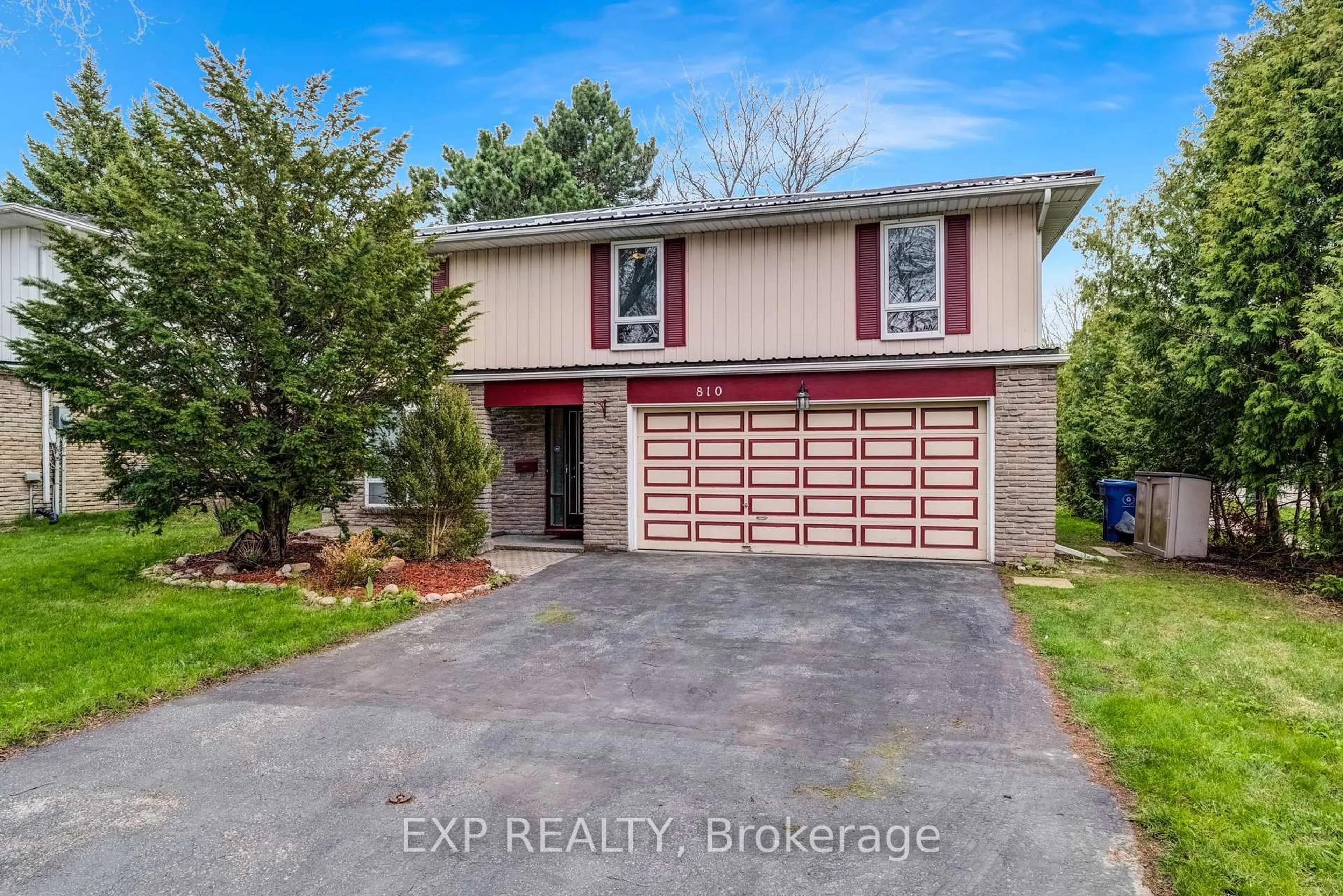 Unknown for 810 Srigley St, Newmarket Ontario L3Y 1X7