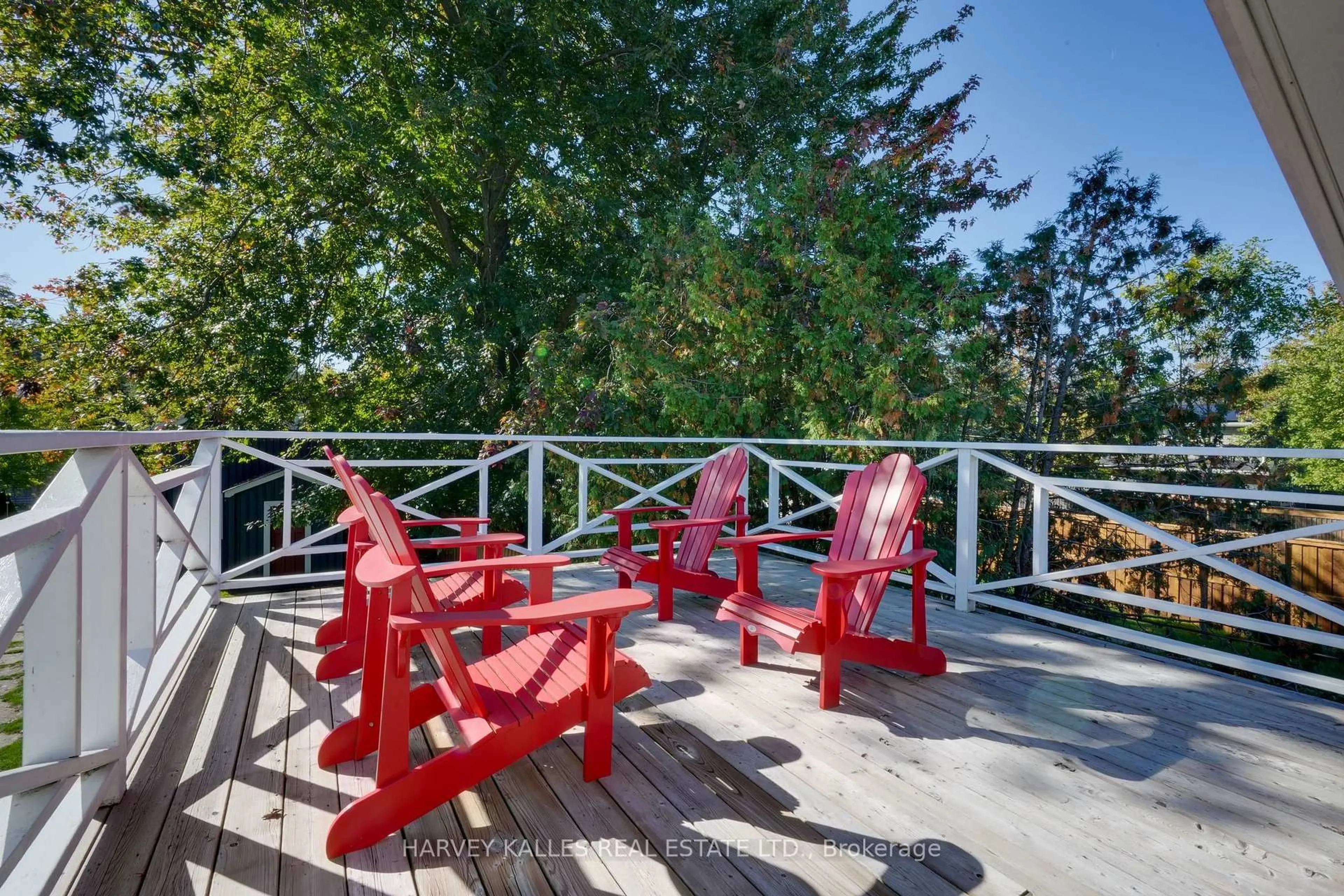 Patio, forest/trees view for 74 Lakeside Dr, Innisfil Ontario L9S 2V3