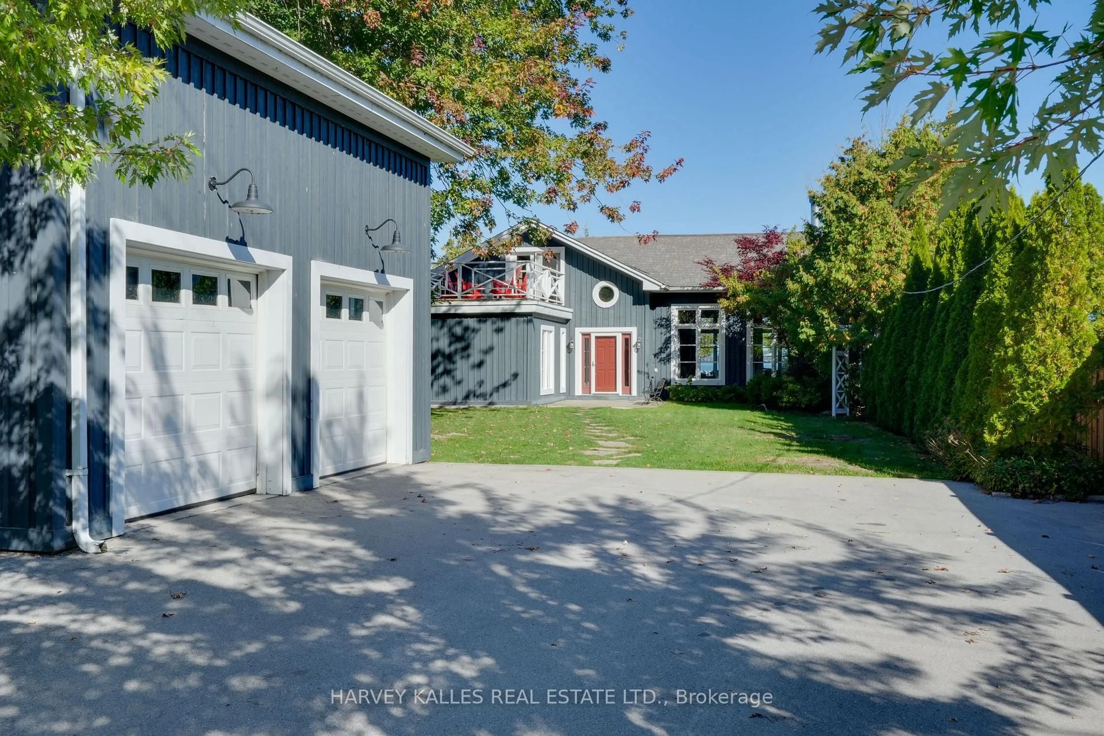 A pic from outside/outdoor area/front of a property/back of a property/a pic from drone, street for 74 Lakeside Dr, Innisfil Ontario L9S 2V3