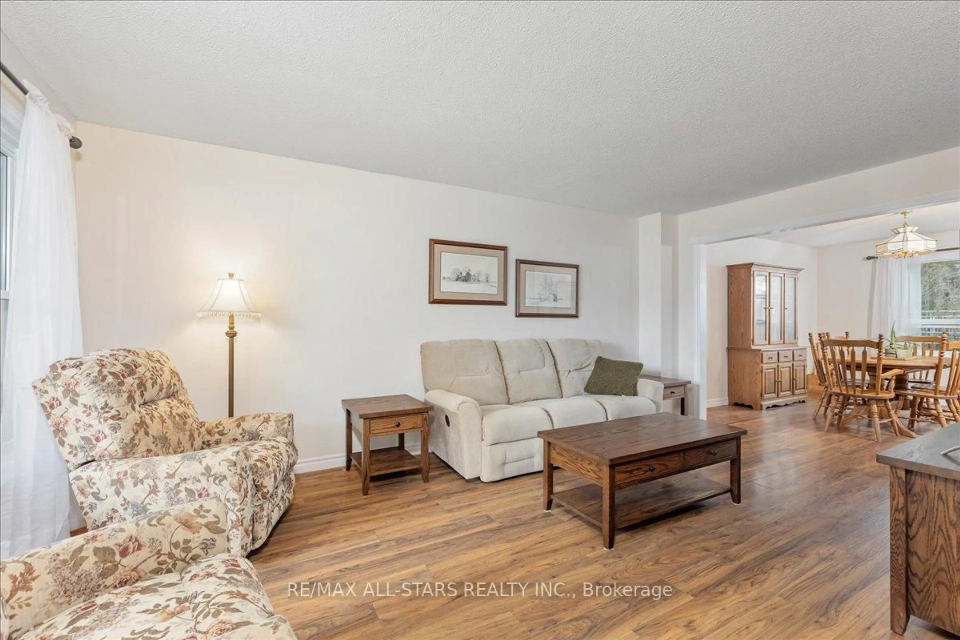 Living room with furniture, wood/laminate floor for 6 Hadera Pl, Georgina Ontario L4P 3N6
