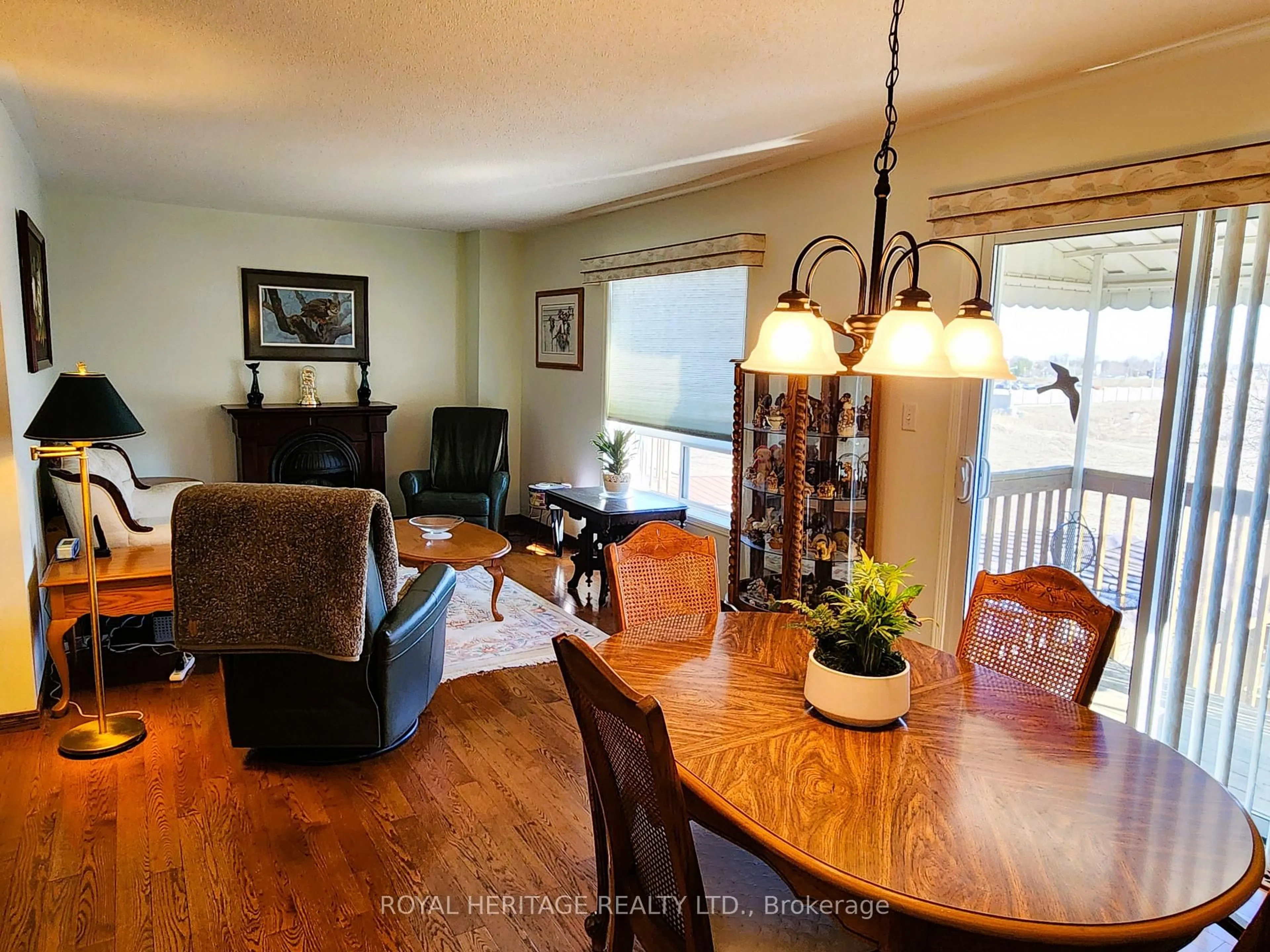 Living room with furniture, wood/laminate floor for 127 Knapton Dr, Newmarket Ontario L3X 3B3