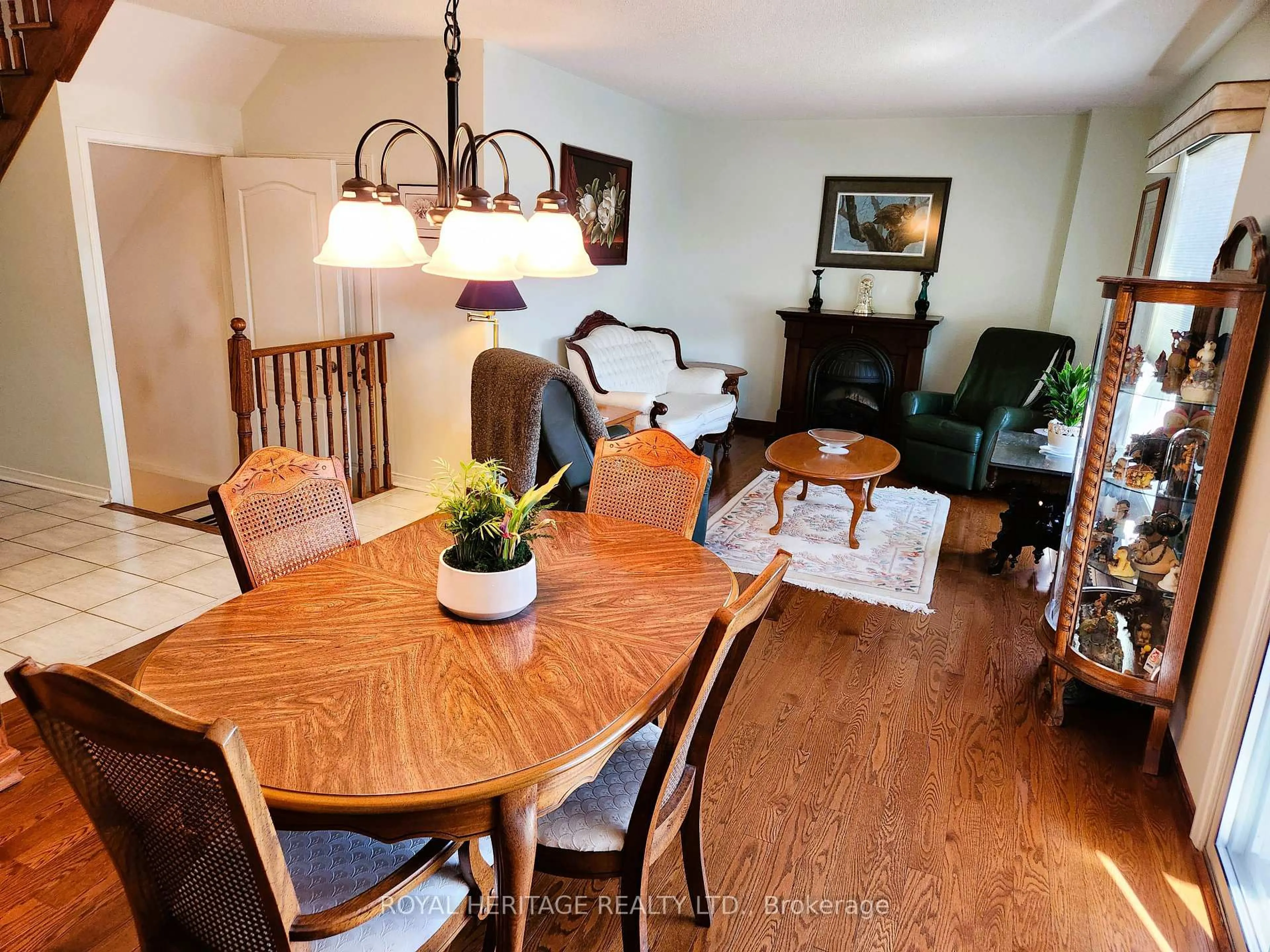 Dining room, wood/laminate floor for 127 Knapton Dr, Newmarket Ontario L3X 3B3