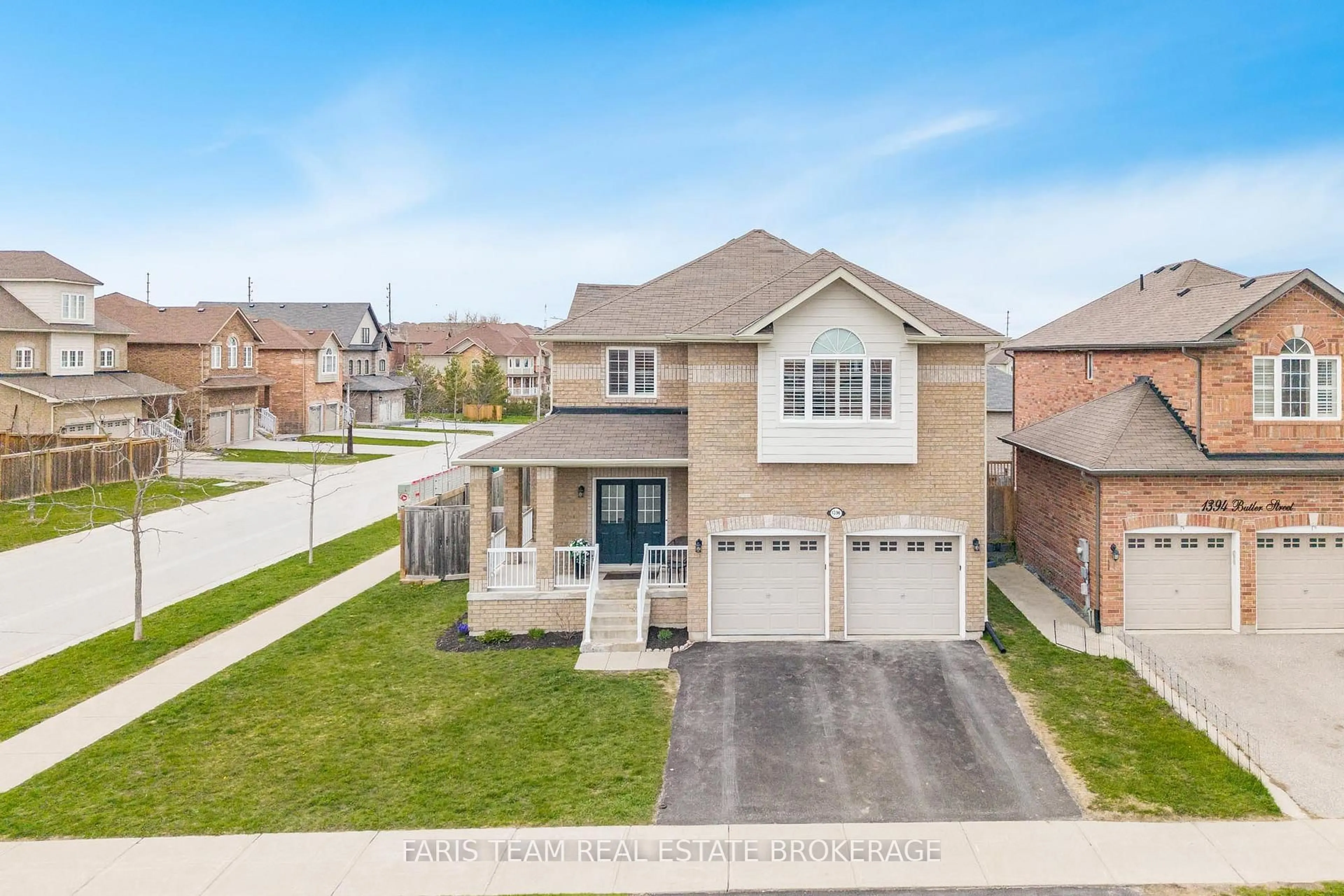 A pic from outside/outdoor area/front of a property/back of a property/a pic from drone, street for 1396 Butler St, Innisfil Ontario L9S 4B7