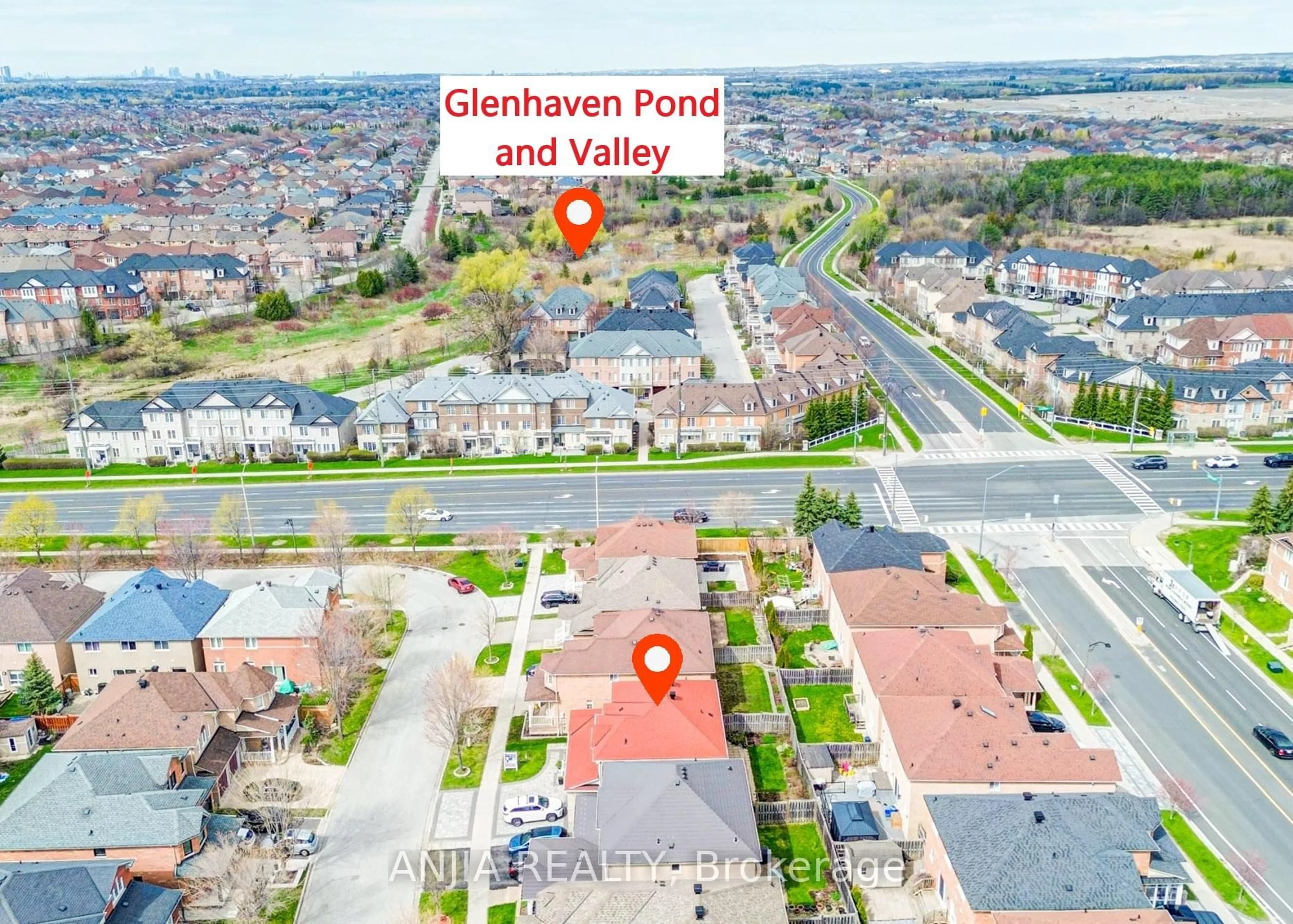 A pic from outside/outdoor area/front of a property/back of a property/a pic from drone, unknown for 87 Lampton Cres, Markham Ontario L6E 1J4