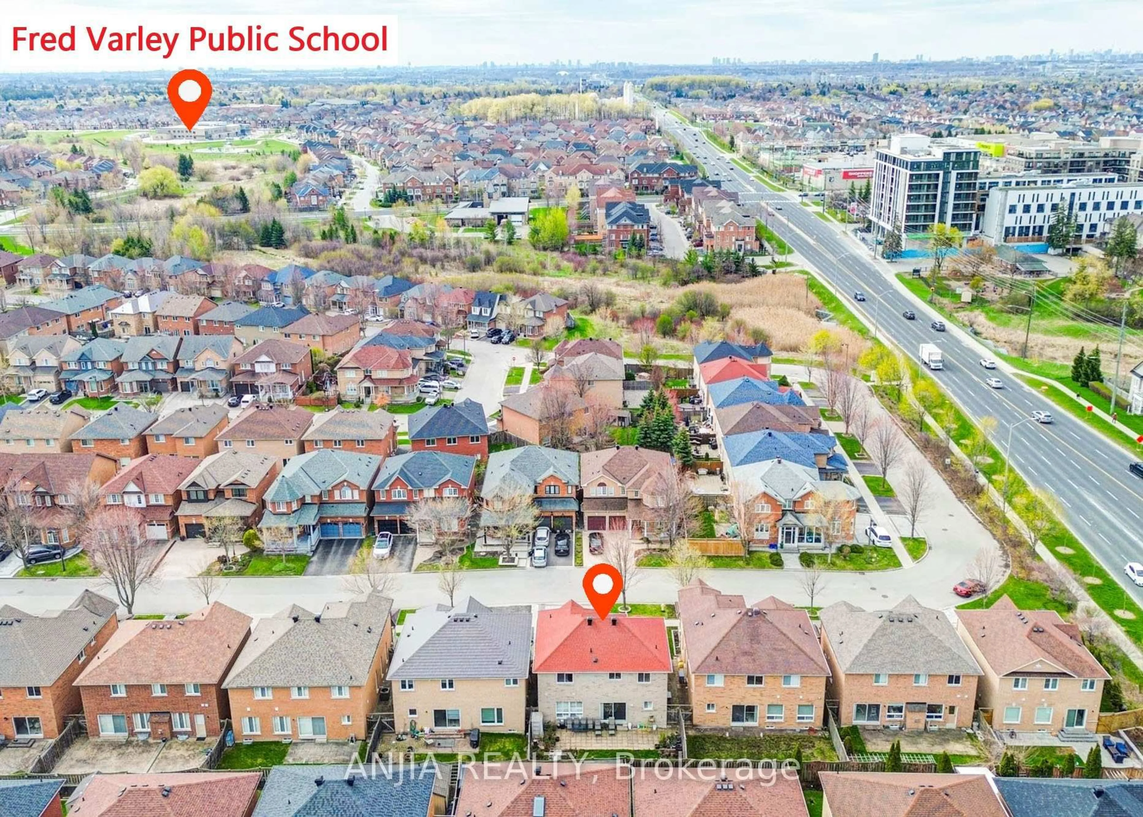A pic from outside/outdoor area/front of a property/back of a property/a pic from drone, city buildings view from balcony for 87 Lampton Cres, Markham Ontario L6E 1J4