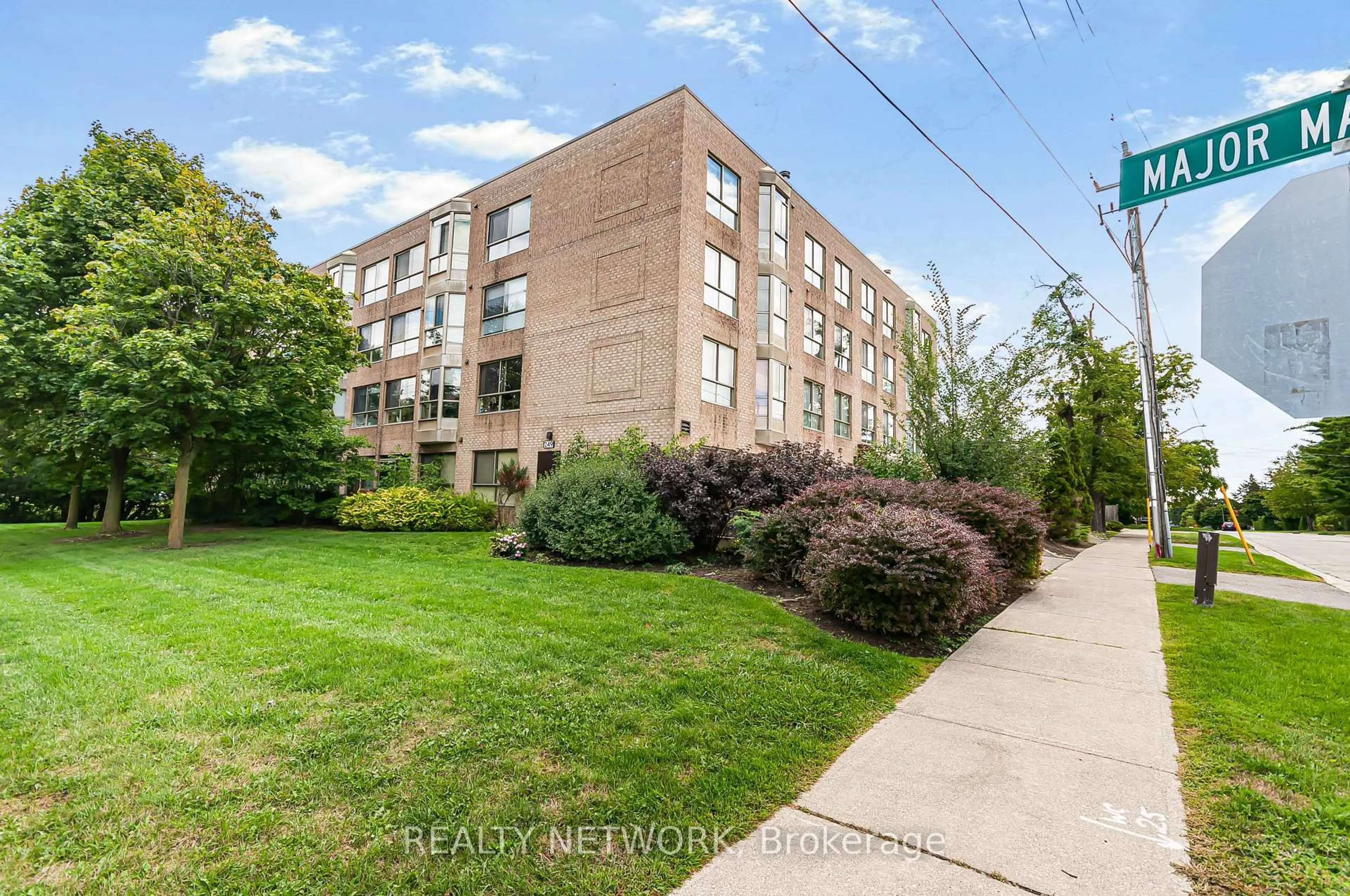 Unknown for 249 Major Mackenzie Dr #106, Richmond Hill Ontario L4C 9M8