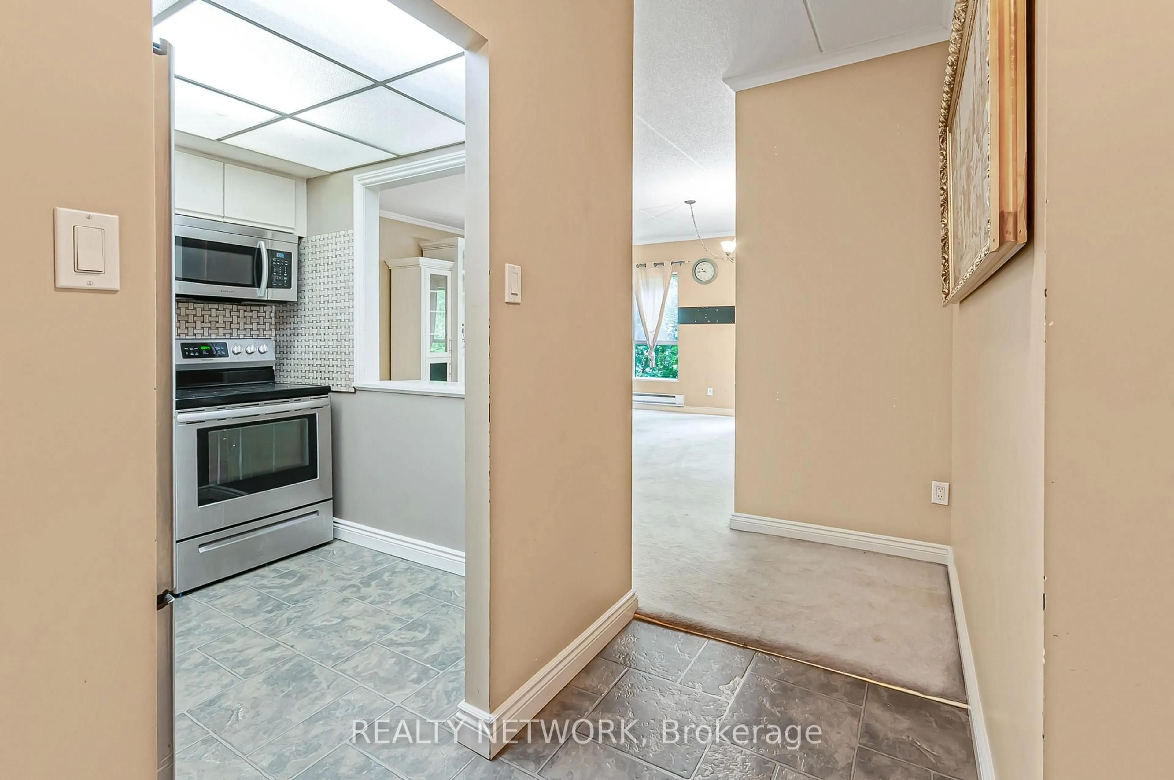 Unknown for 249 Major Mackenzie Dr #106, Richmond Hill Ontario L4C 9M8