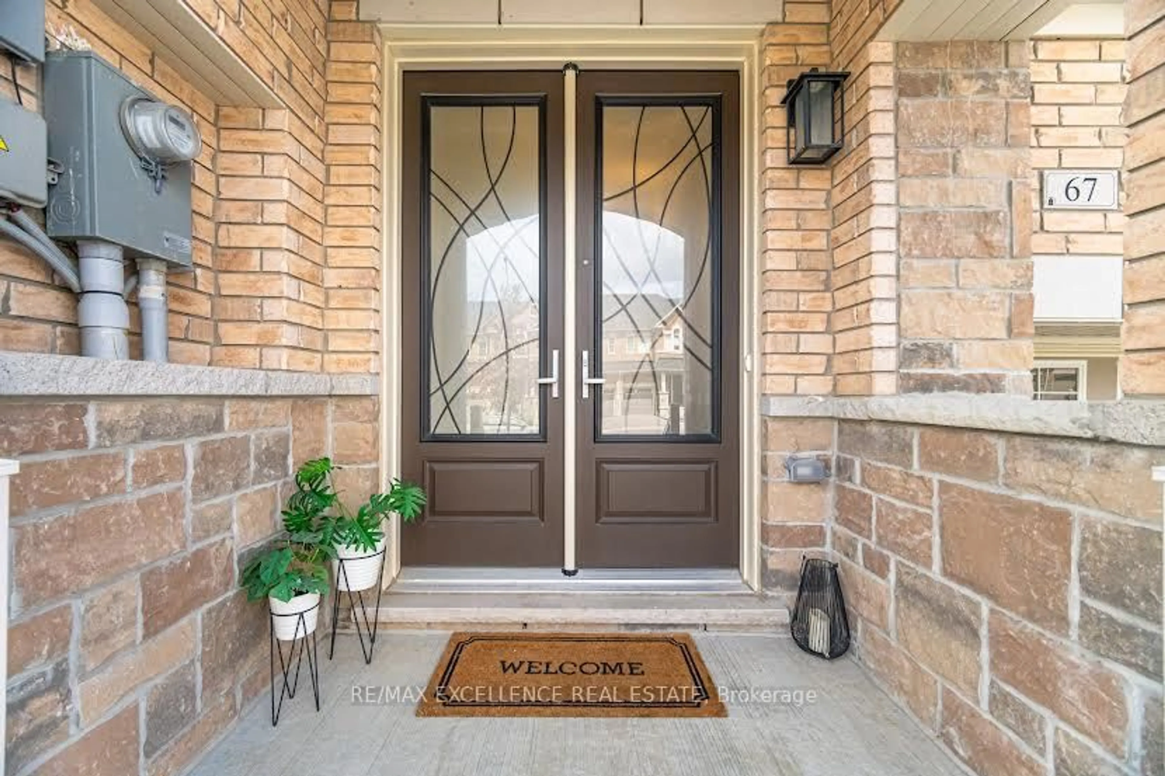 Indoor entryway for 67 Drizzel Cres, Richmond Hill Ontario L4E 1G8