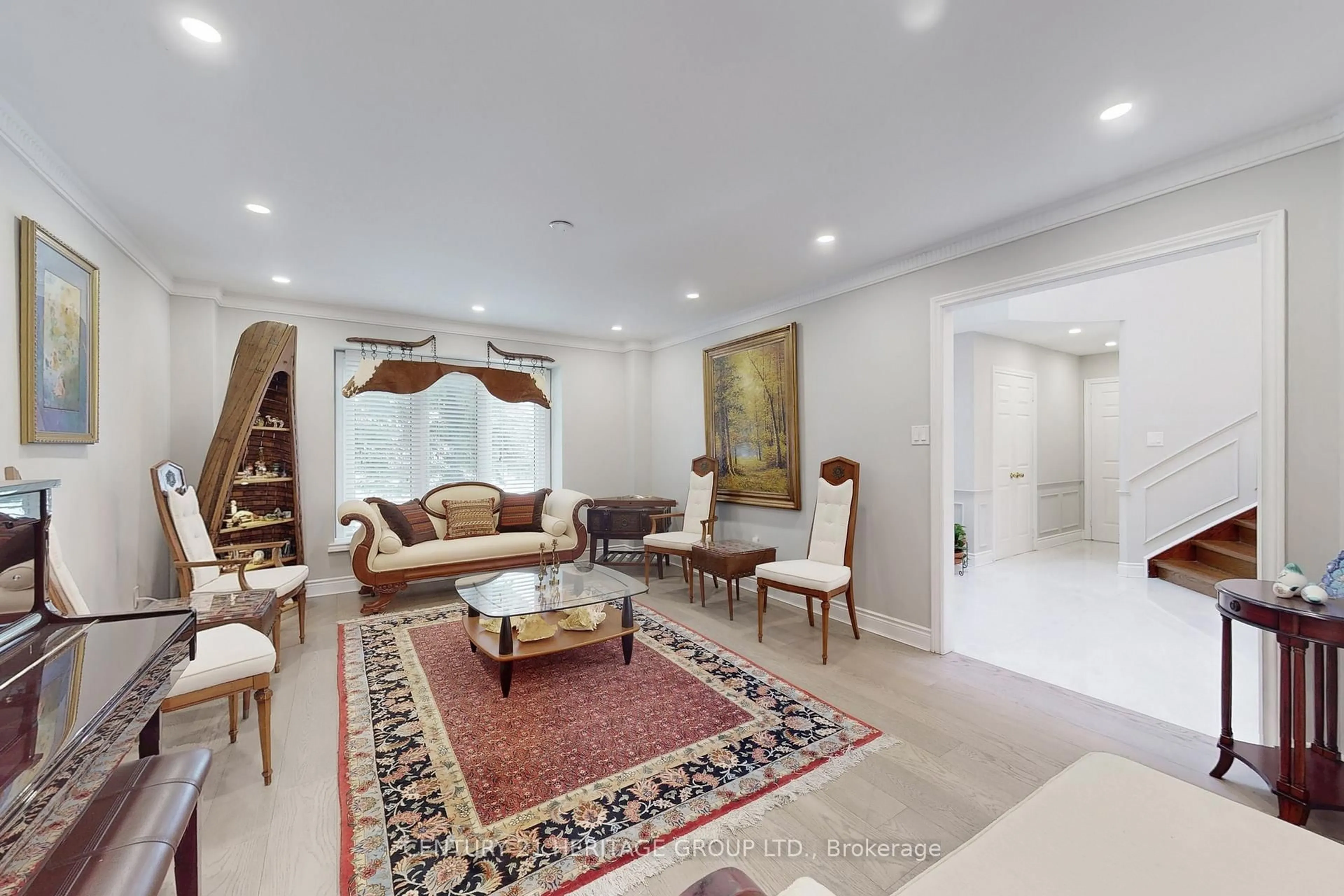 Living room with furniture, unknown for 335 Fern Ave, Richmond Hill Ontario L4C 8P6