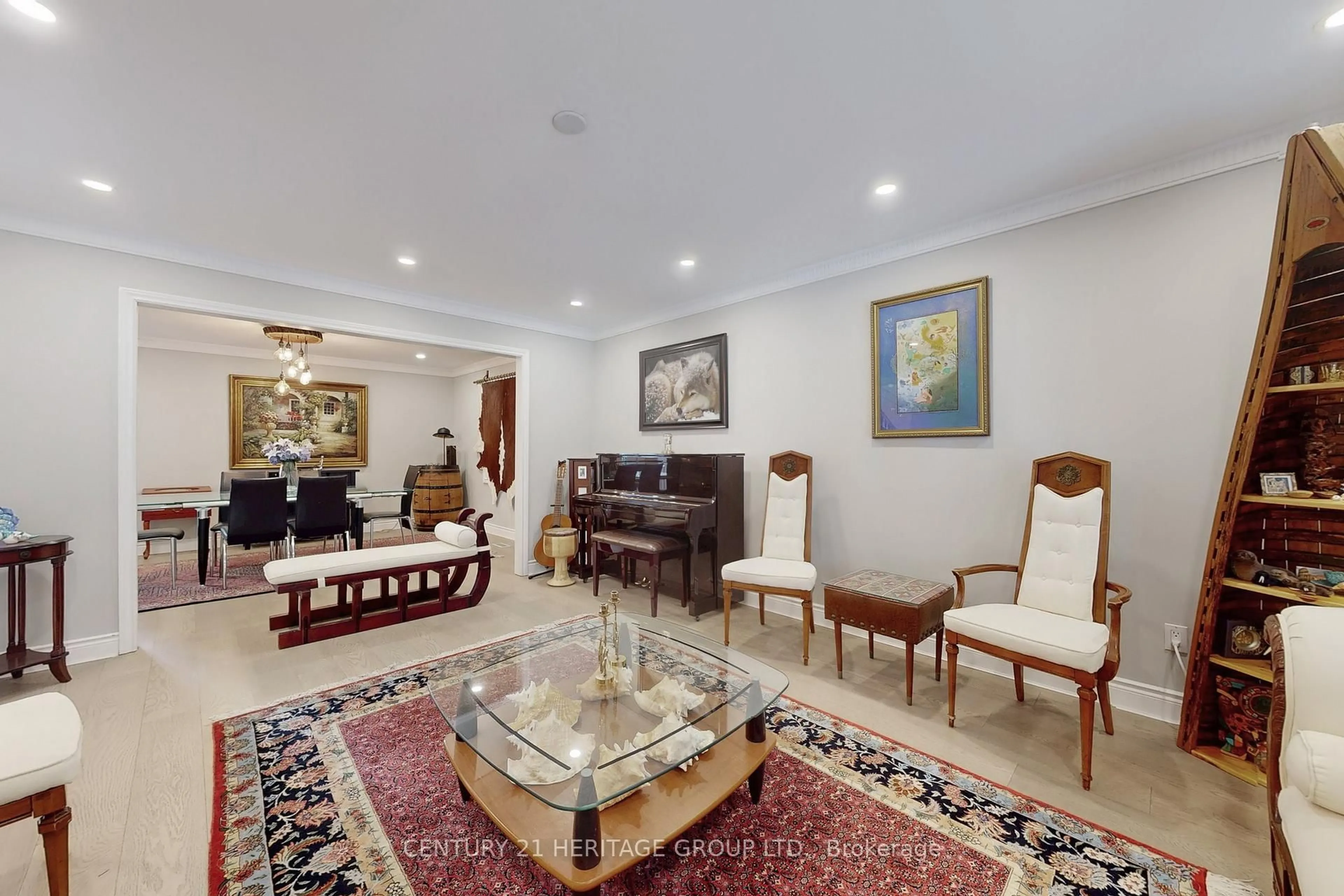 Living room with furniture, unknown for 335 Fern Ave, Richmond Hill Ontario L4C 8P6