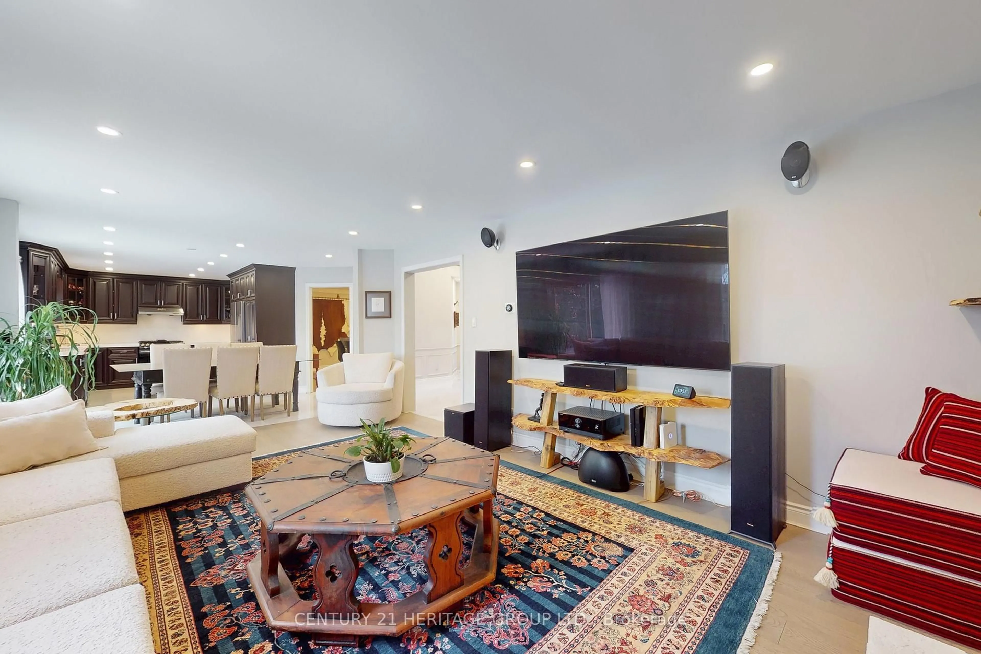 Home theater for 335 Fern Ave, Richmond Hill Ontario L4C 8P6