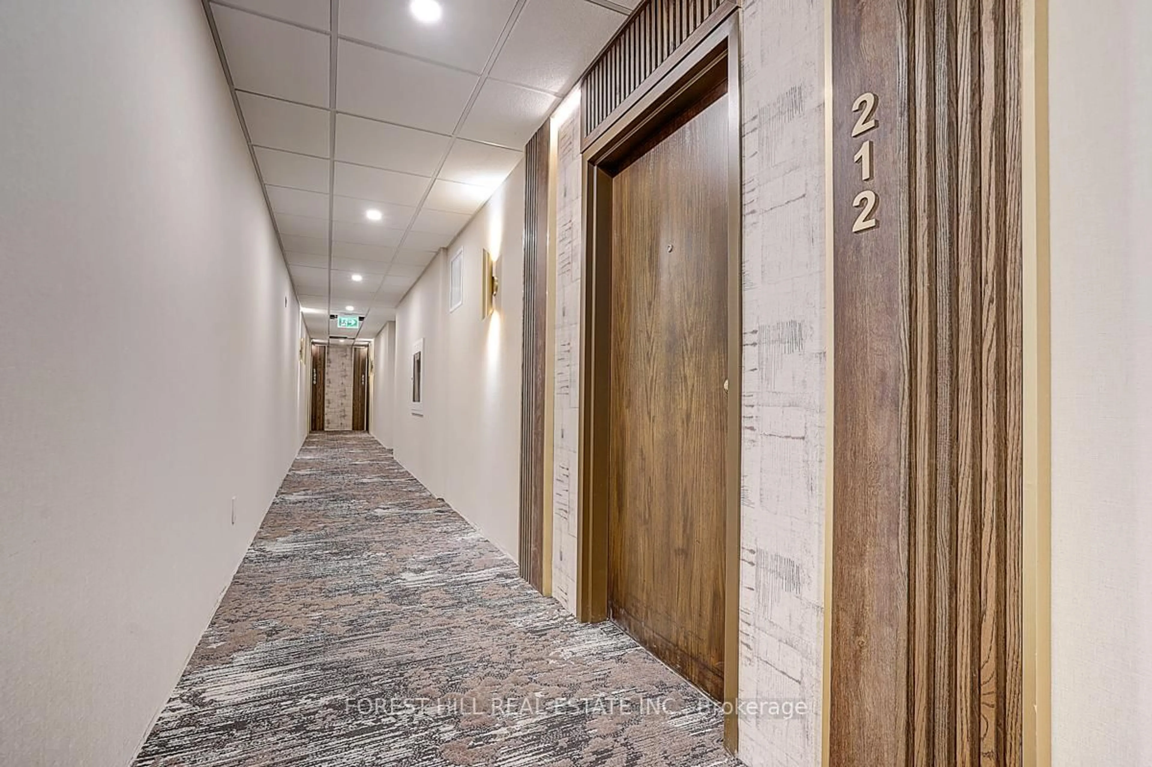 Indoor foyer for 1 Maison Parc Crt #212, Vaughan Ontario L4J 9K1