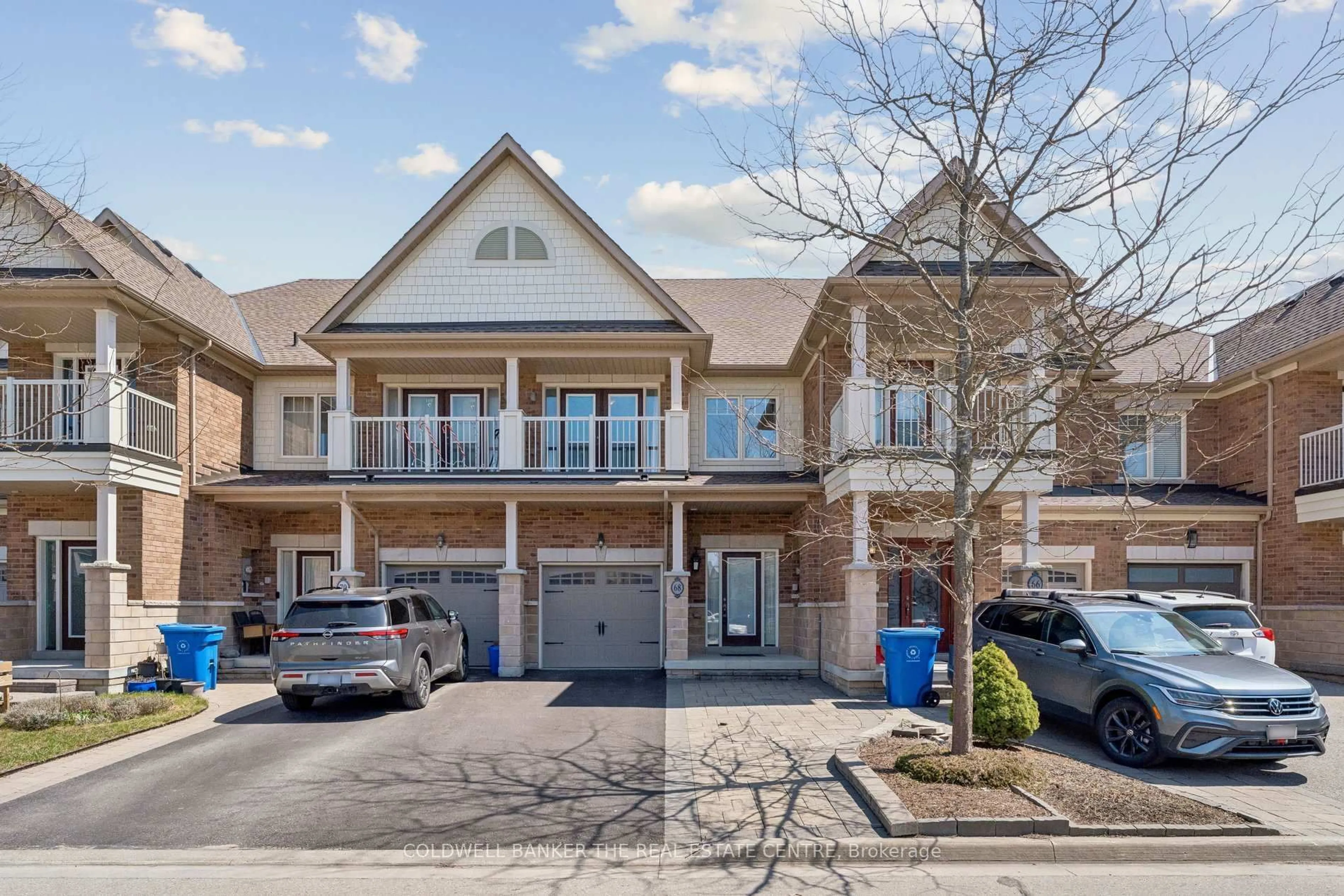 A pic from outside/outdoor area/front of a property/back of a property/a pic from drone, street for 68 Andrew Green Cres, Whitchurch-Stouffville Ontario L4A 1T9
