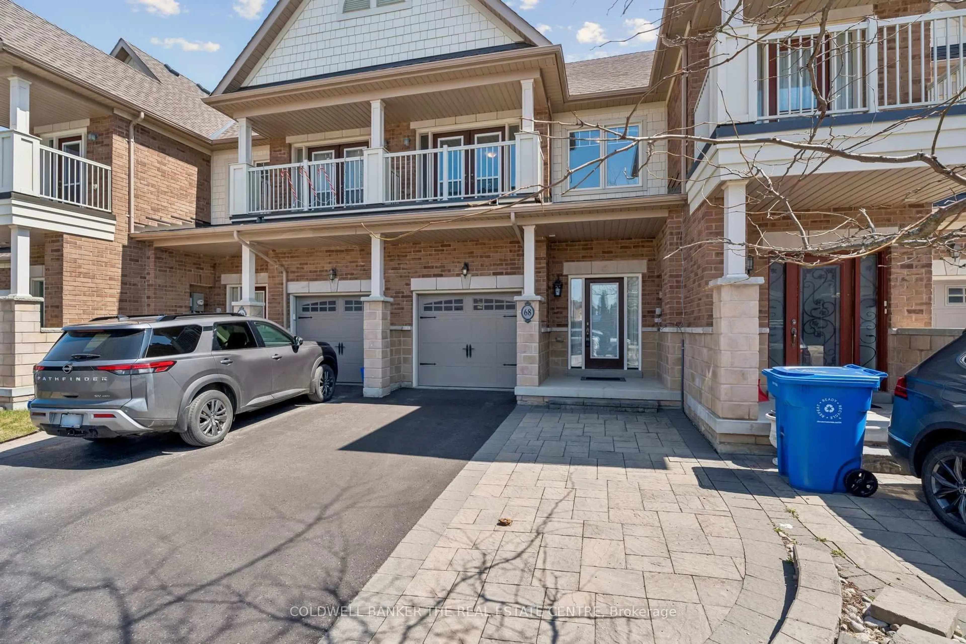 A pic from outside/outdoor area/front of a property/back of a property/a pic from drone, street for 68 Andrew Green Cres, Whitchurch-Stouffville Ontario L4A 1T9