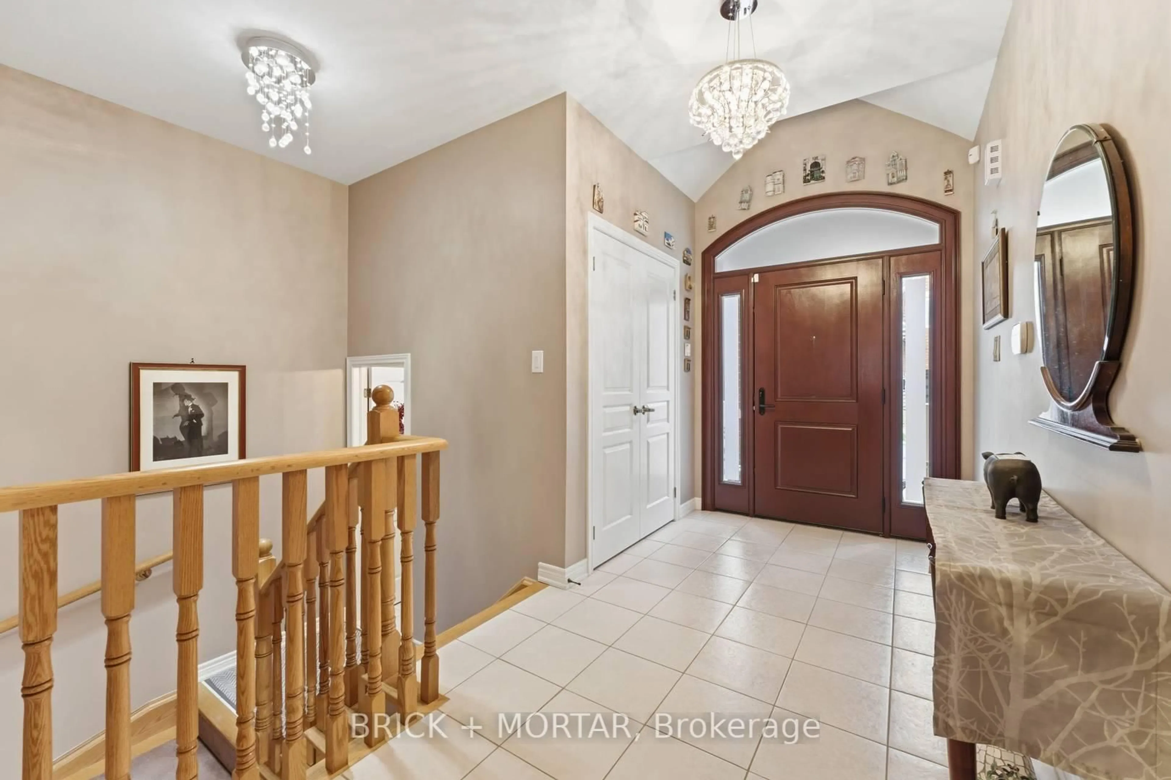 Indoor entryway for 8 Little Hannah Lane, Vaughan Ontario L6A 0E3