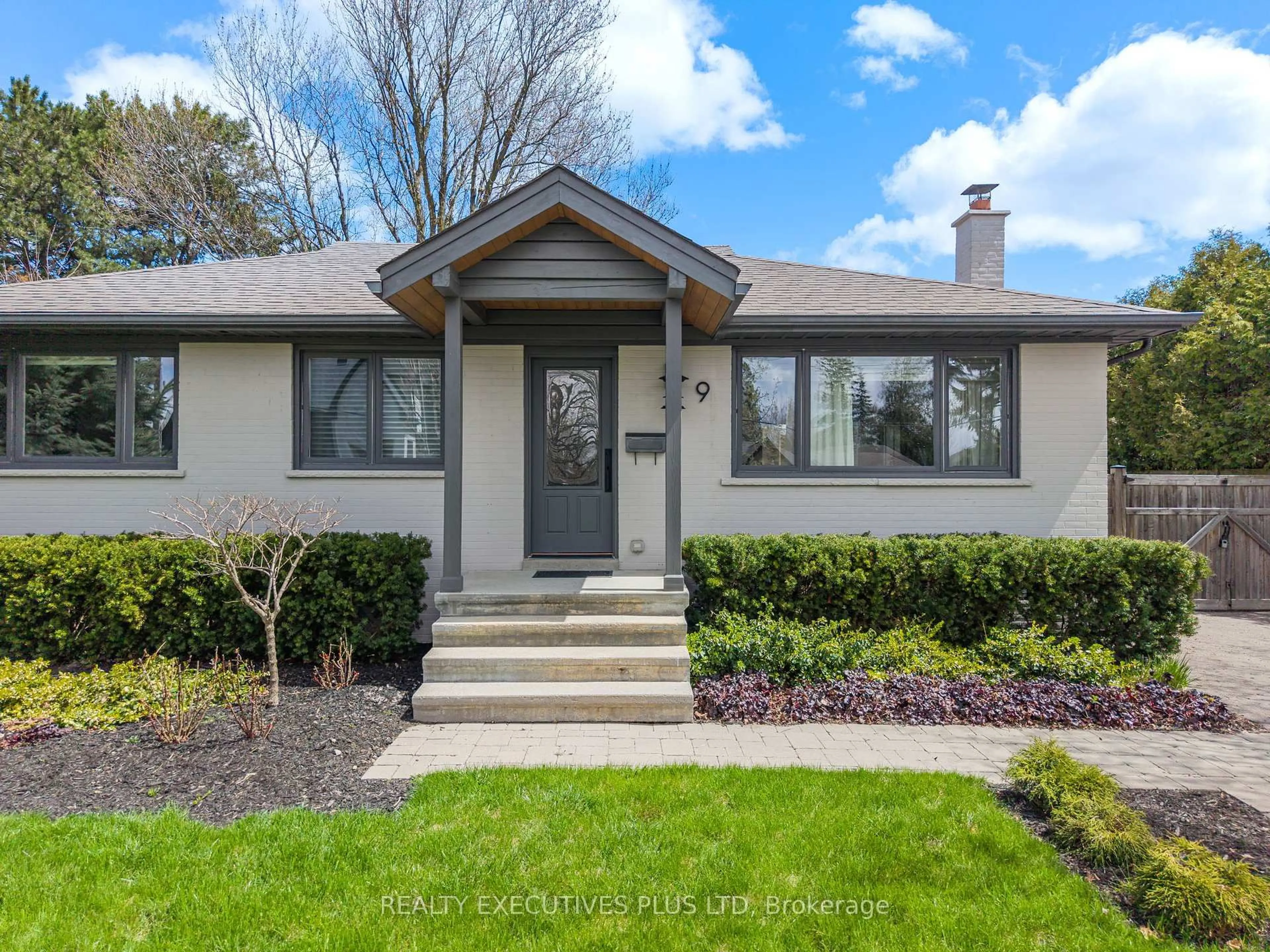 Home with vinyl exterior material, street for 9 Hazelbury Dr, King Ontario L0G 1N0