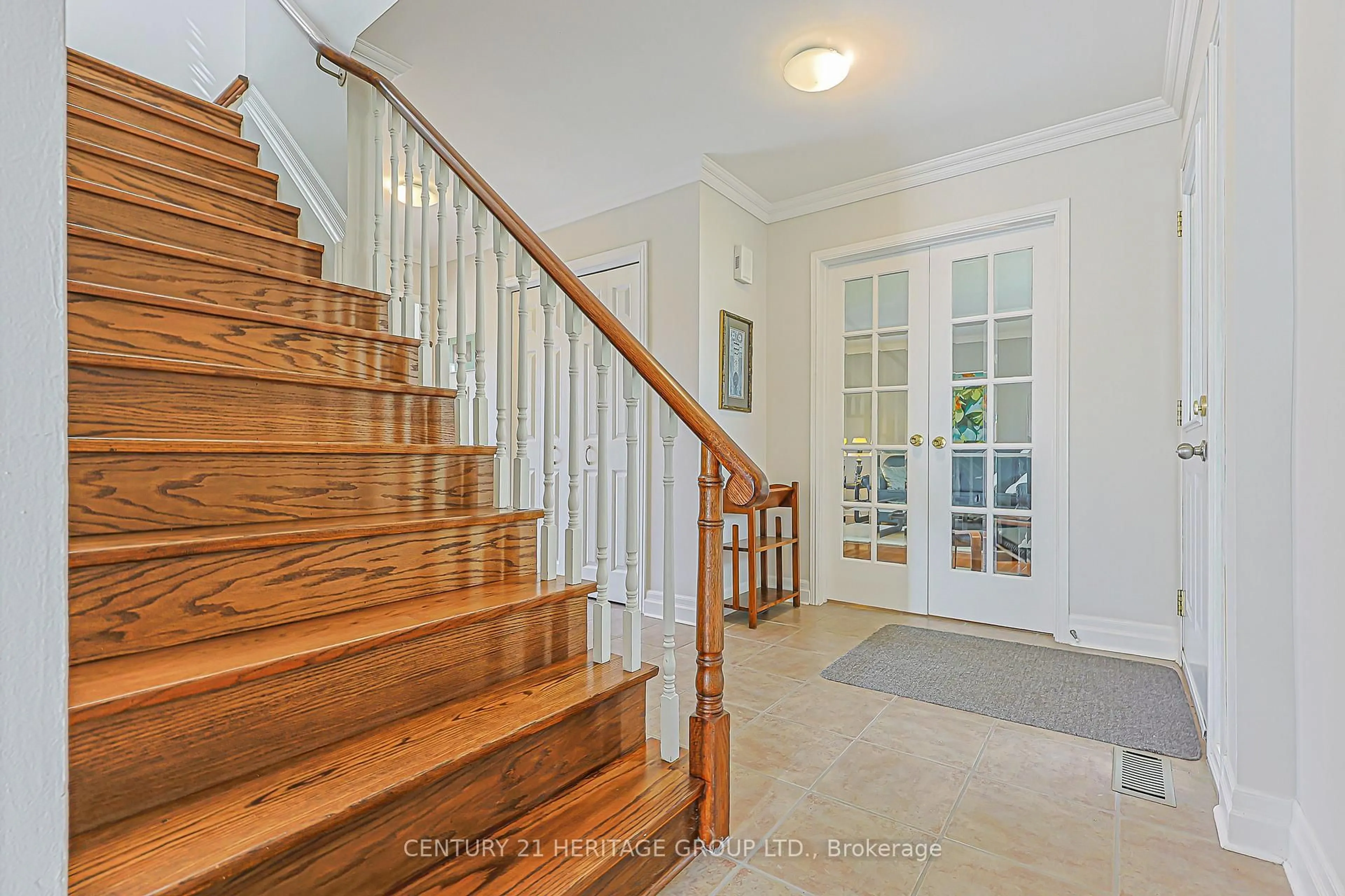 Unknown for 210 Thornwillow Crt, Newmarket Ontario L3Y 5R2