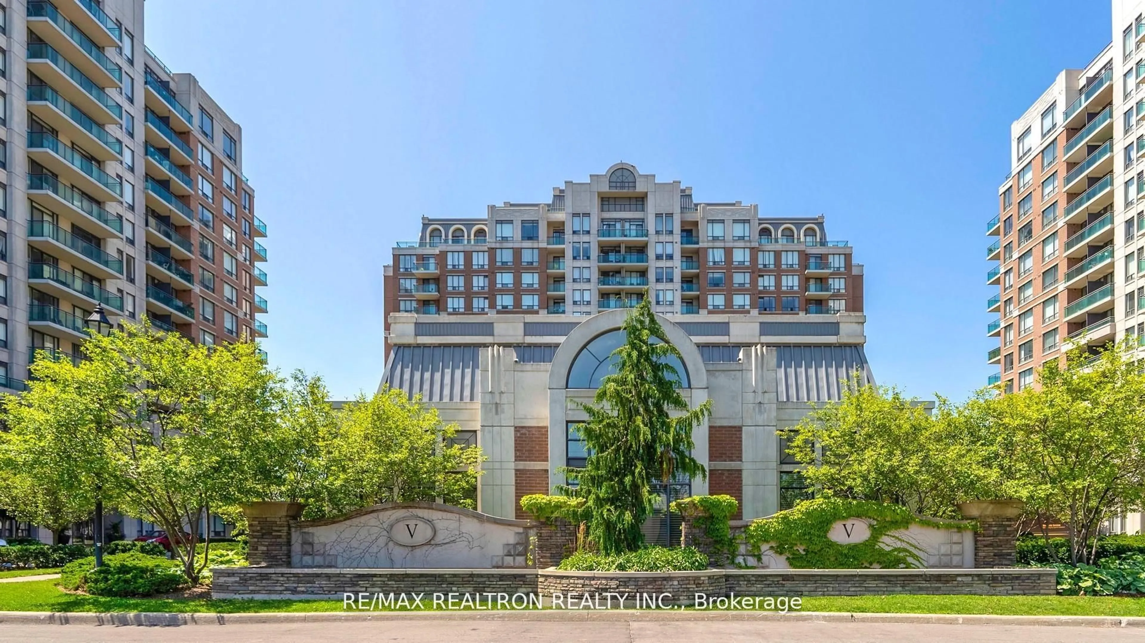 Indoor foyer for 330 Red Maple Rd #103, Richmond Hill Ontario L4C 0T6
