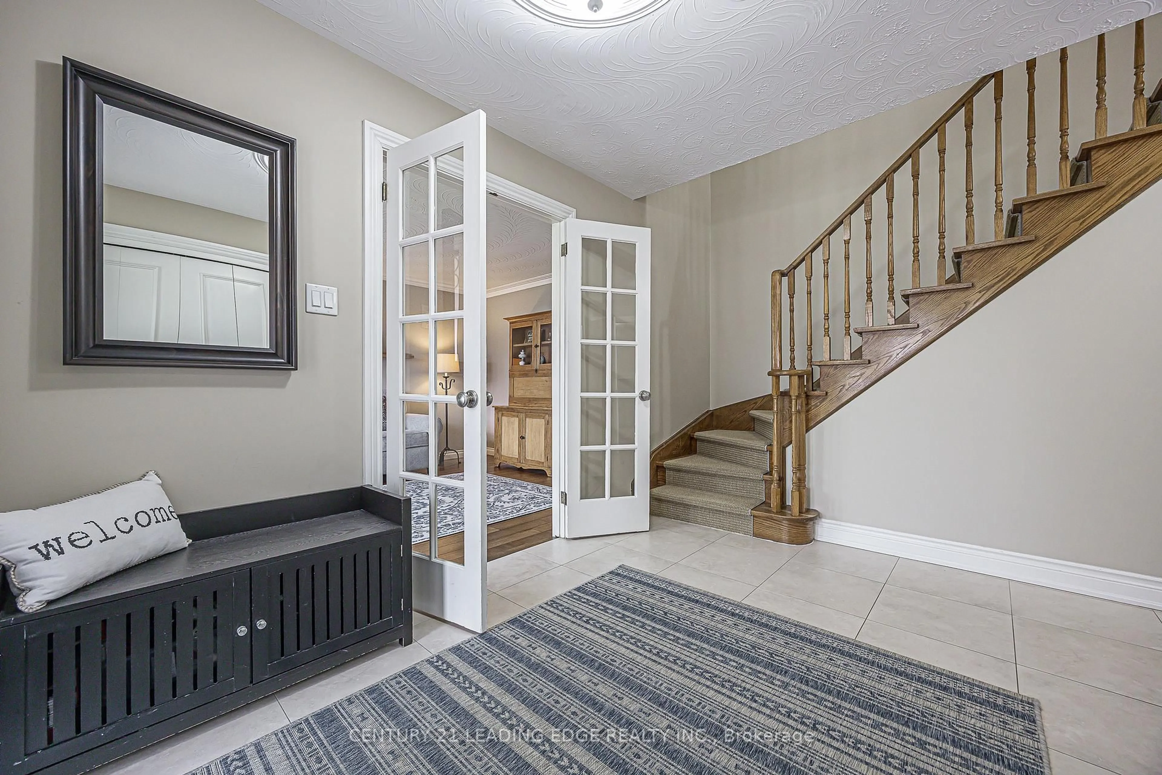 Indoor entryway for 250 Hemlock Dr, Whitchurch-Stouffville Ontario L4A 5A5