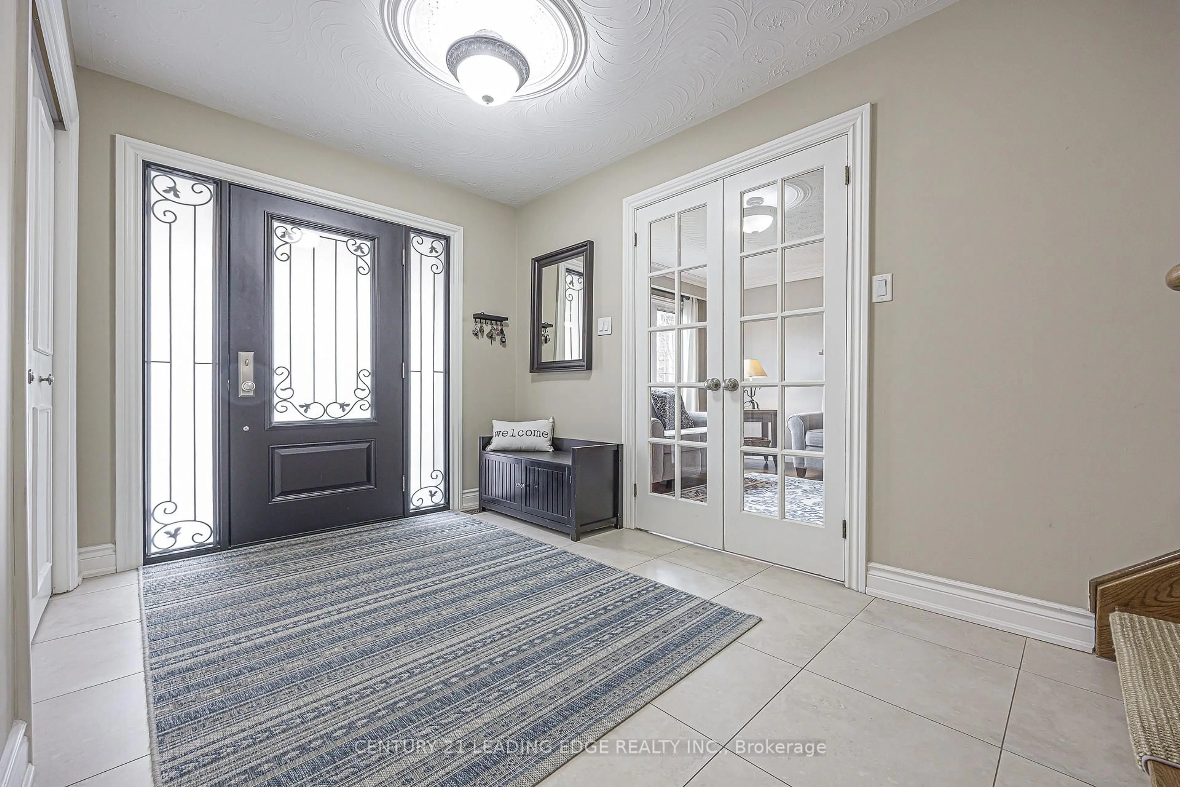 Indoor entryway for 250 Hemlock Dr, Whitchurch-Stouffville Ontario L4A 5A5