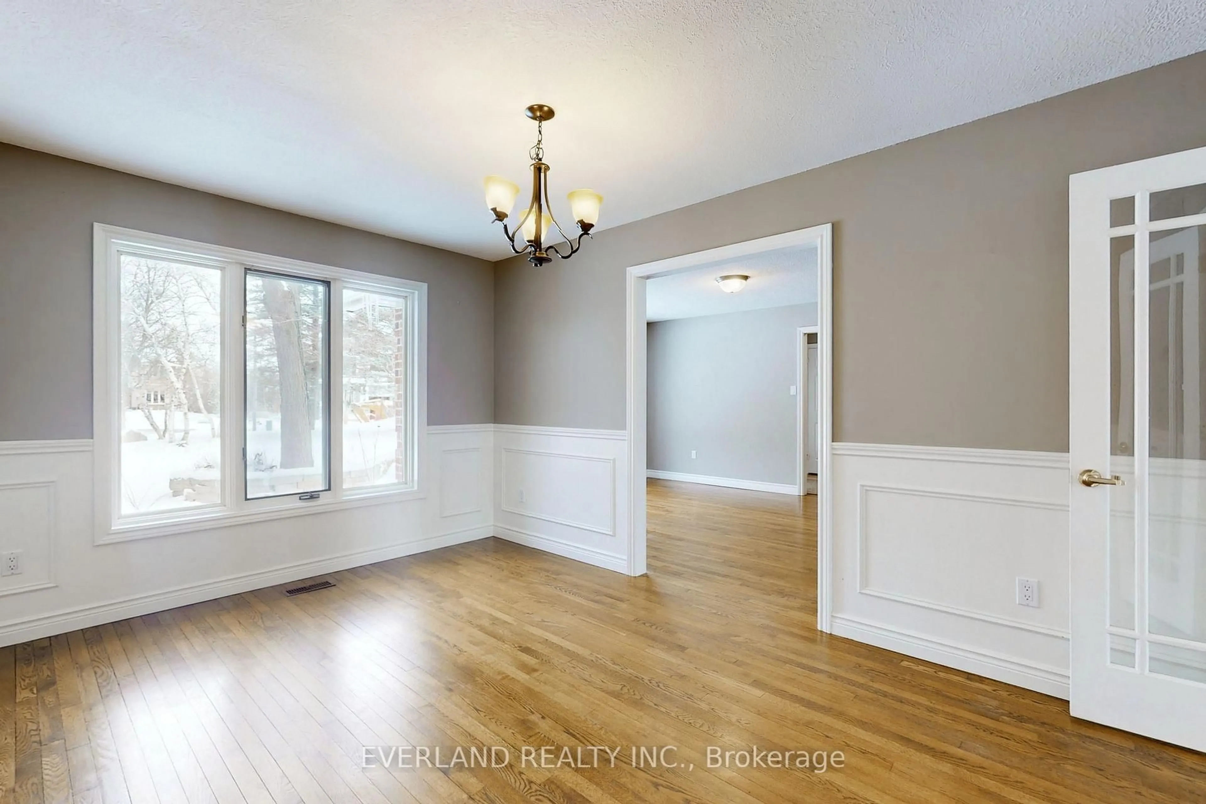 Dining room, wood/laminate floor for 173 Thompson Dr, East Gwillimbury Ontario L9N 1E2