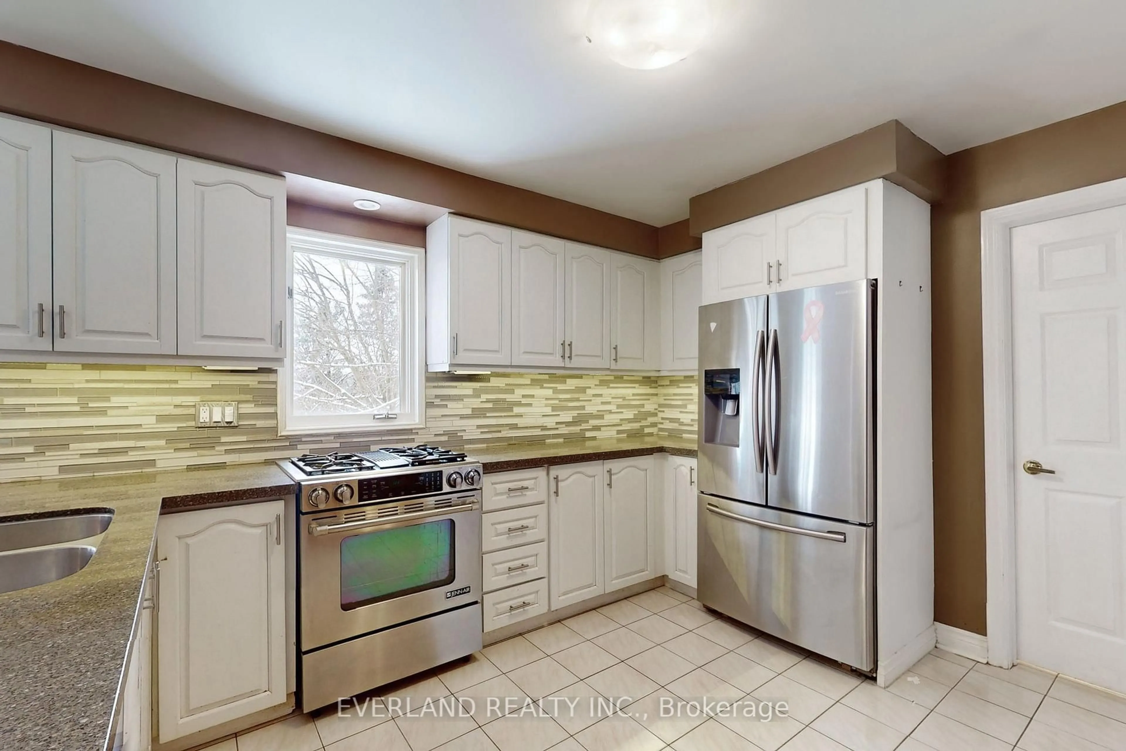 Unknown for 173 Thompson Dr, East Gwillimbury Ontario L9N 1E2