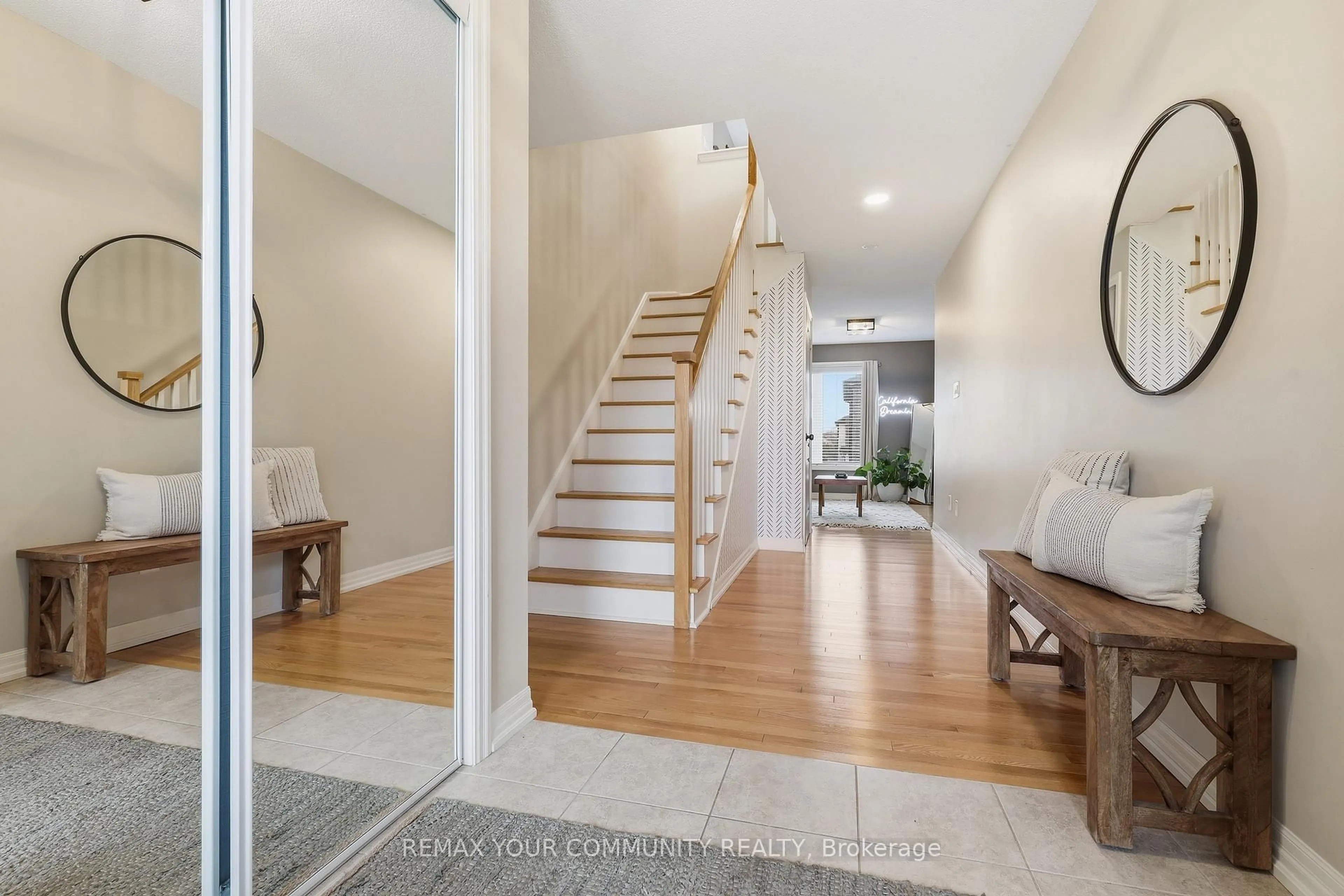 Indoor entryway for 56 Allure St, Newmarket Ontario L3X 0L2