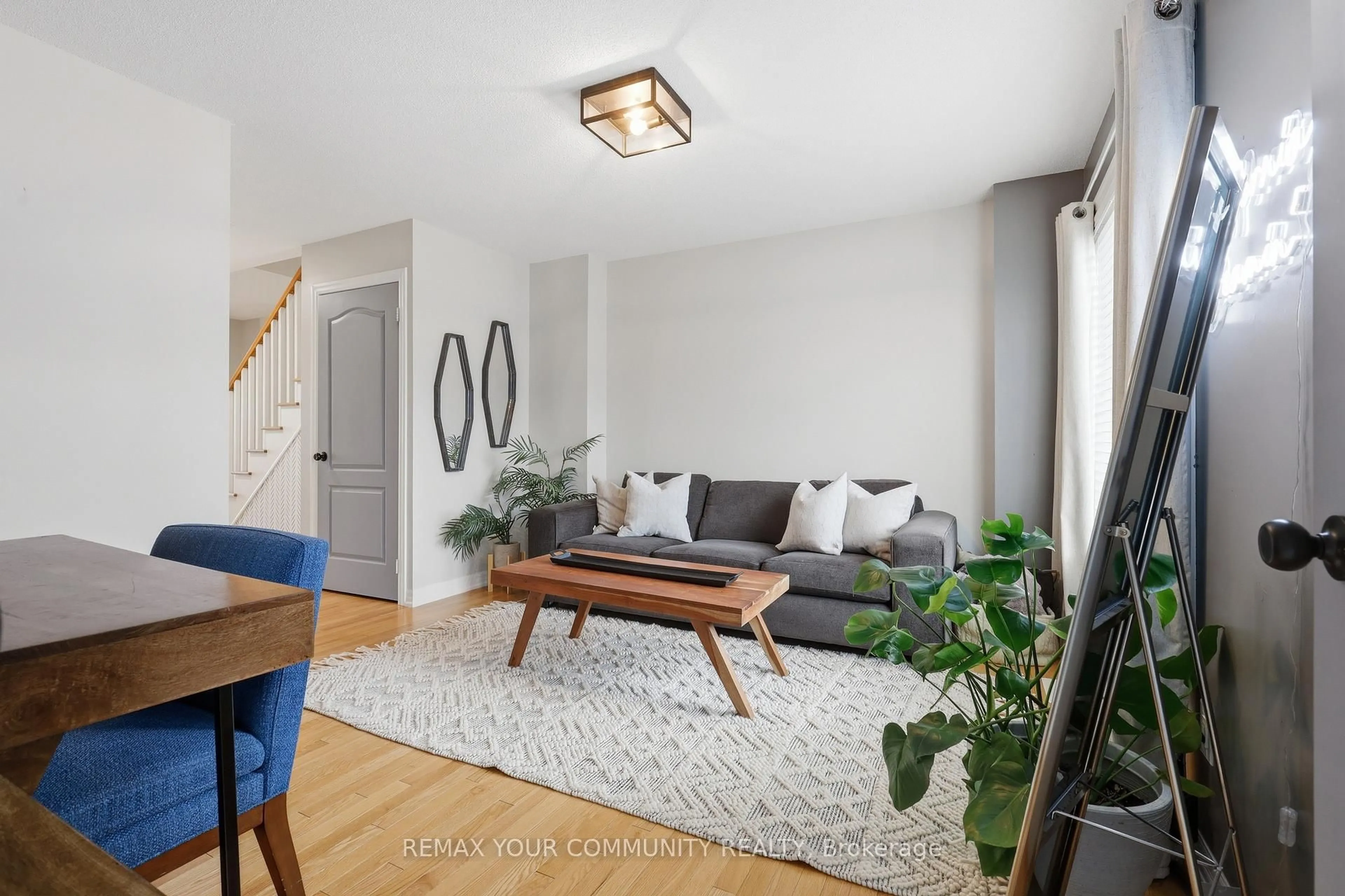 Living room with furniture, unknown for 56 Allure St, Newmarket Ontario L3X 0L2