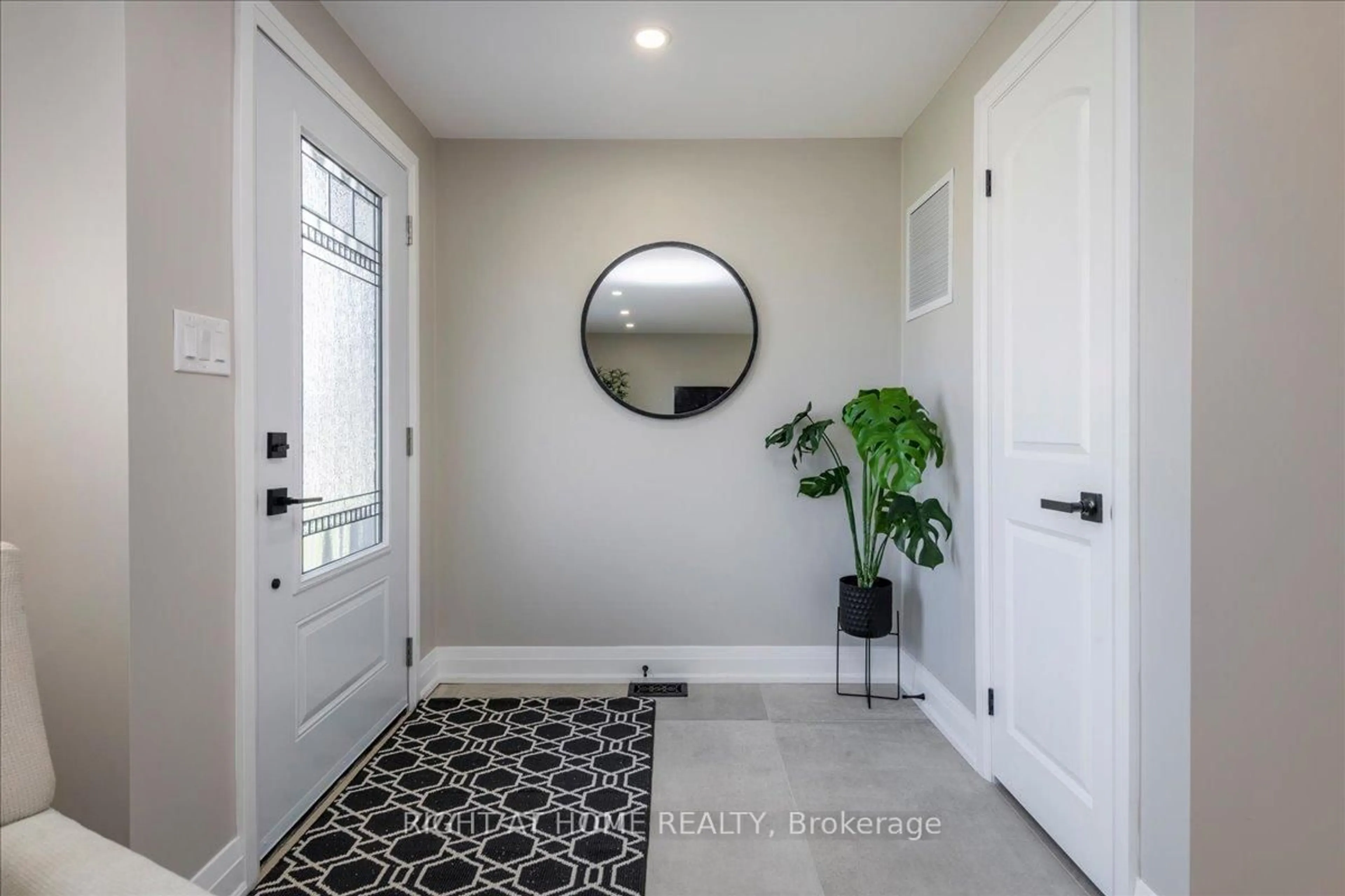 Indoor entryway for 1 South Blvd, Innisfil Ontario L9S 1L7