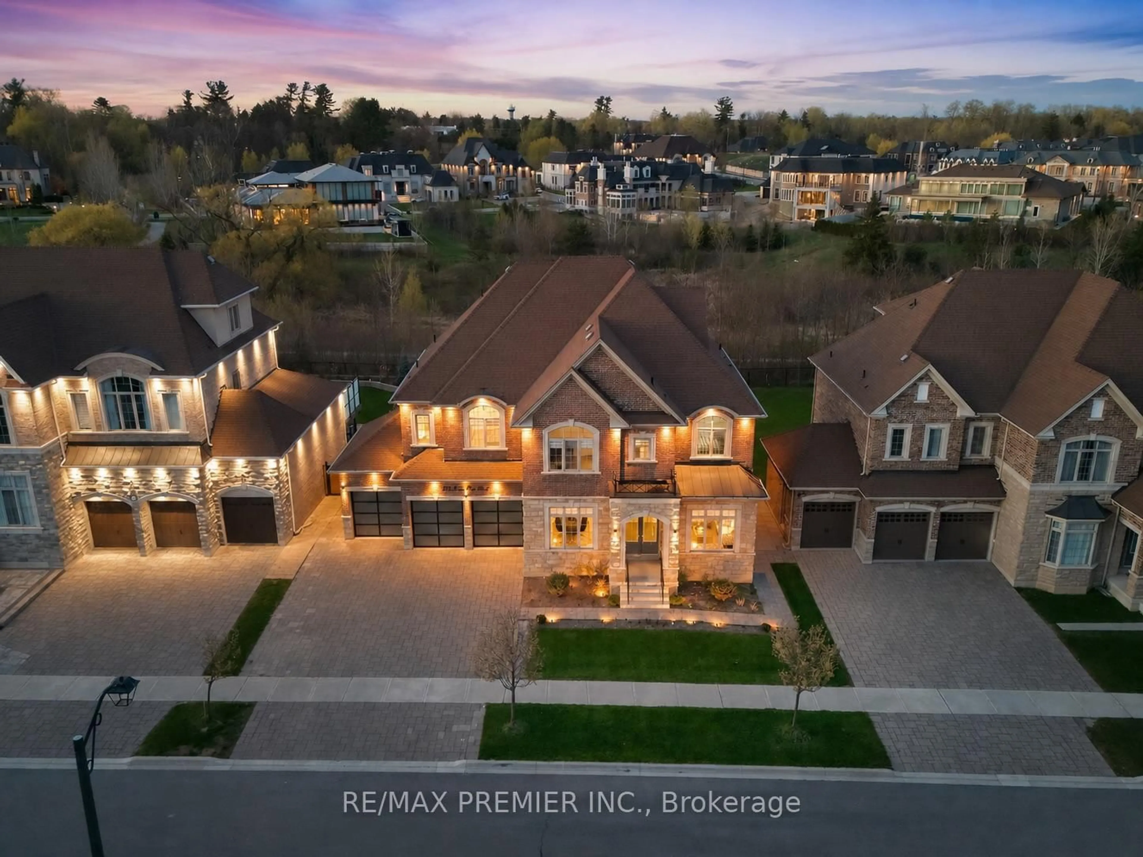 A pic from outside/outdoor area/front of a property/back of a property/a pic from drone, street for 319 Torrey Pines Rd, Vaughan Ontario L4H 3X3