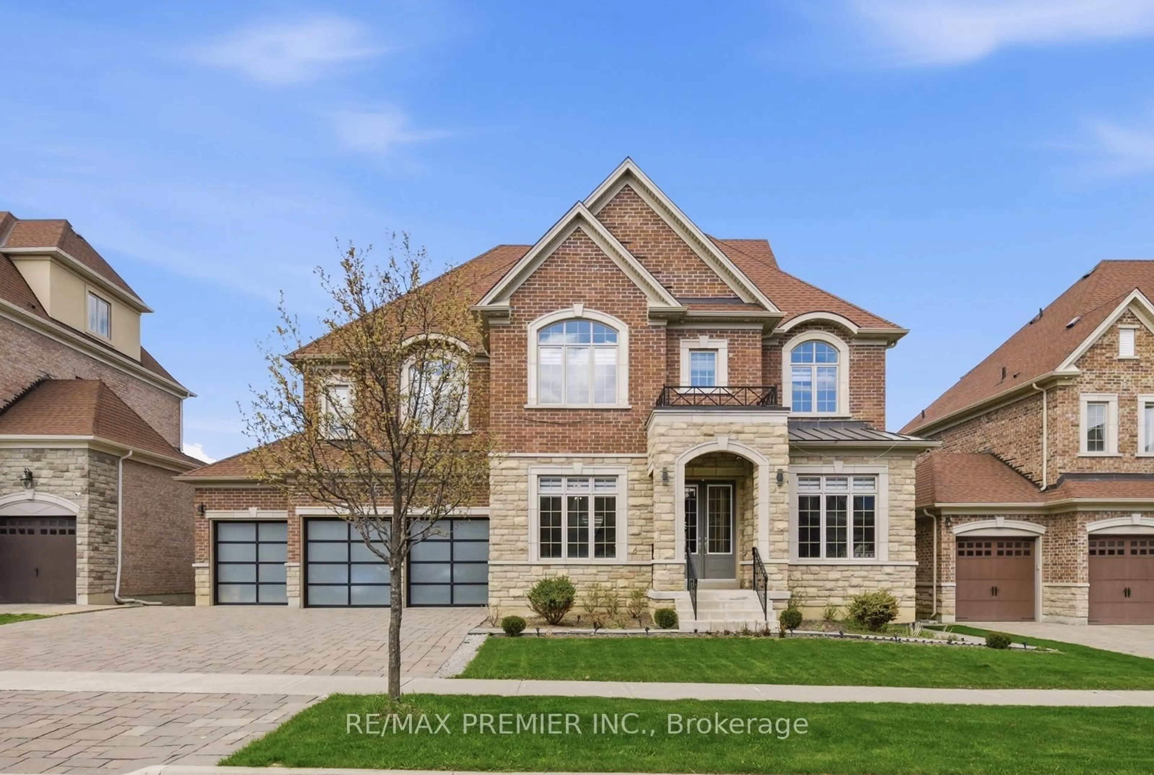 Home with brick exterior material, street for 319 Torrey Pines Rd, Vaughan Ontario L4H 3X3