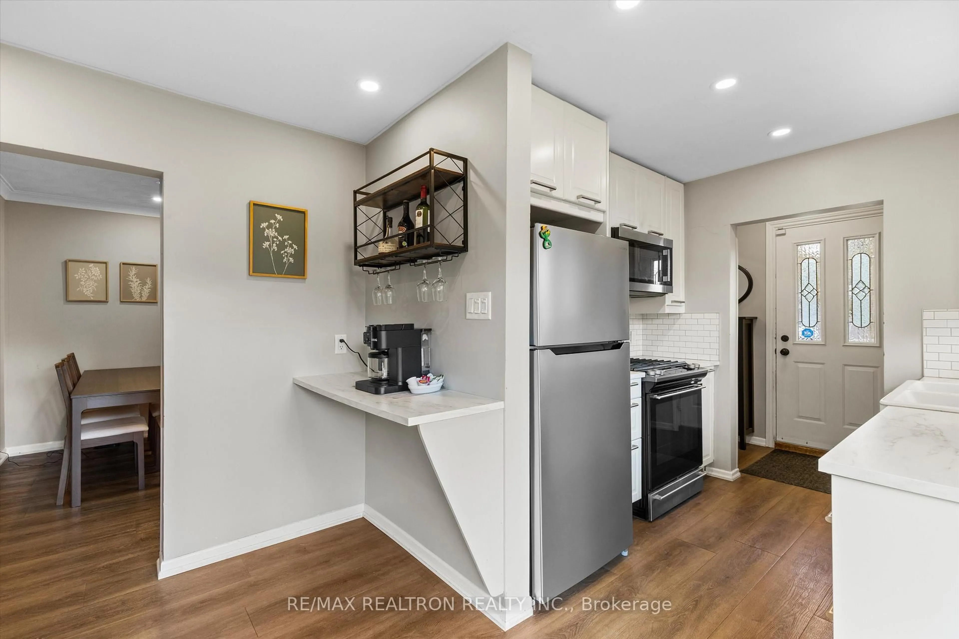 Open concept kitchen, unknown for 39 Jasper Dr, Aurora Ontario L4G 3B6