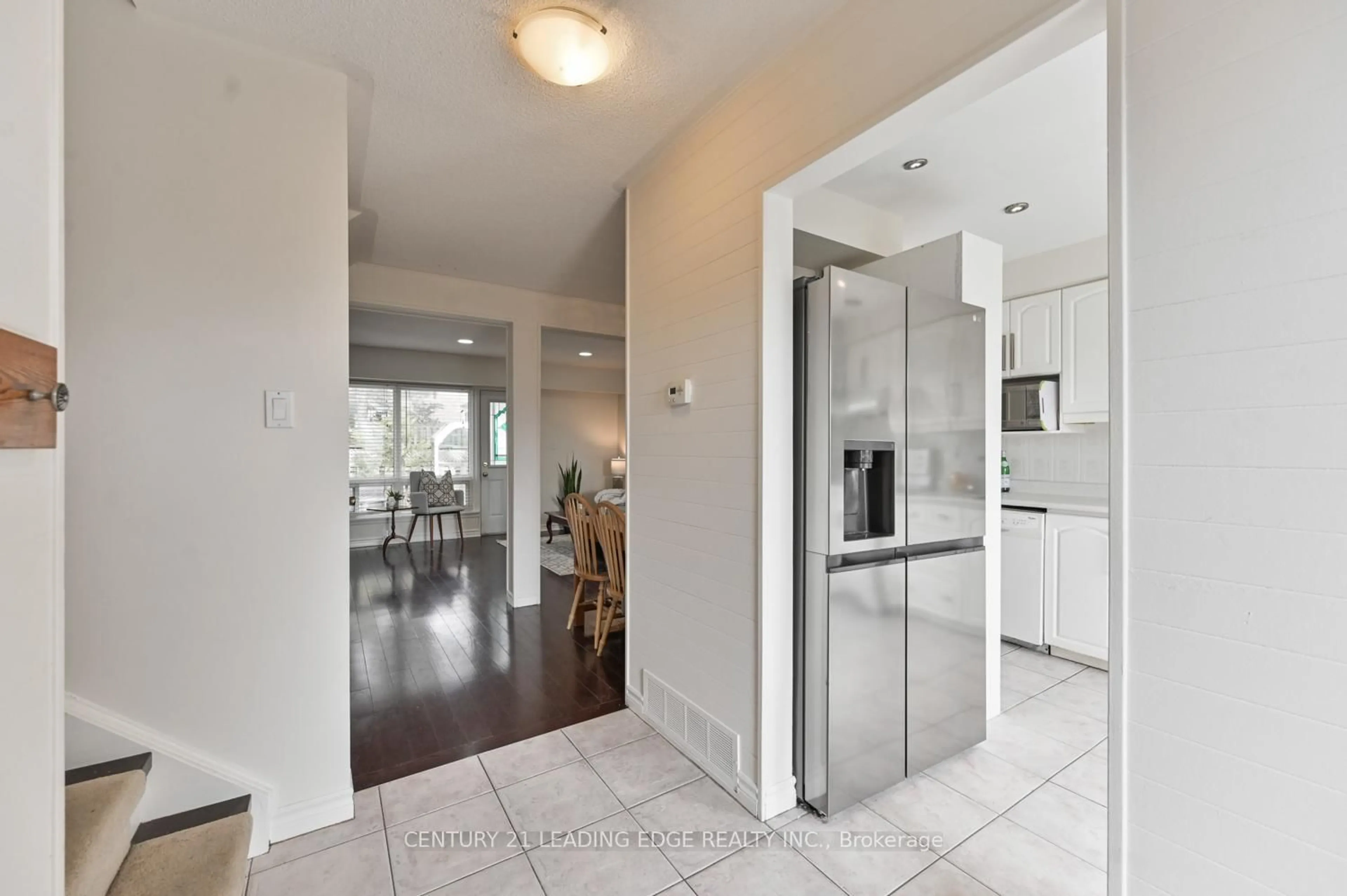 Indoor entryway for 1 Wootten Way #15, Markham Ontario L3P 3H7