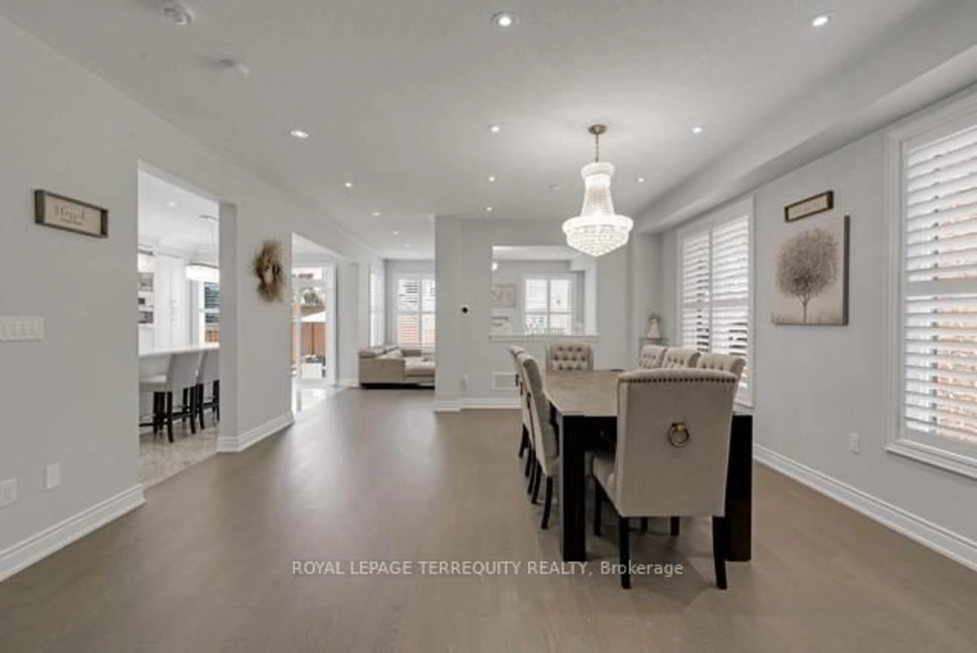 Open concept kitchen, ceramic/tile floor for 24 Hydrangea Hllw, East Gwillimbury Ontario L9N 0T3